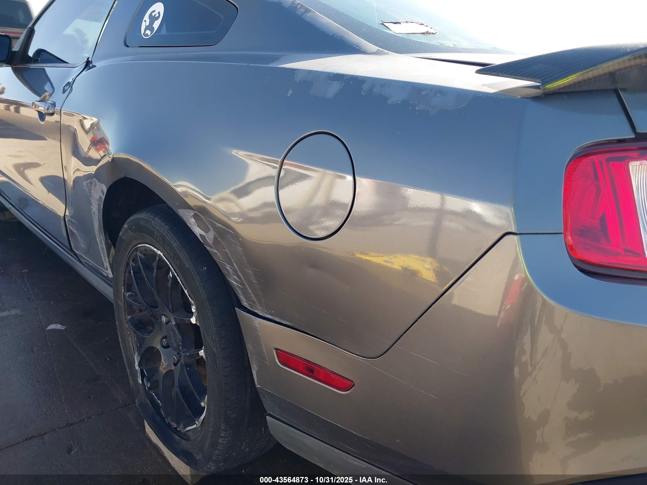 FORD MUSTANG image 6