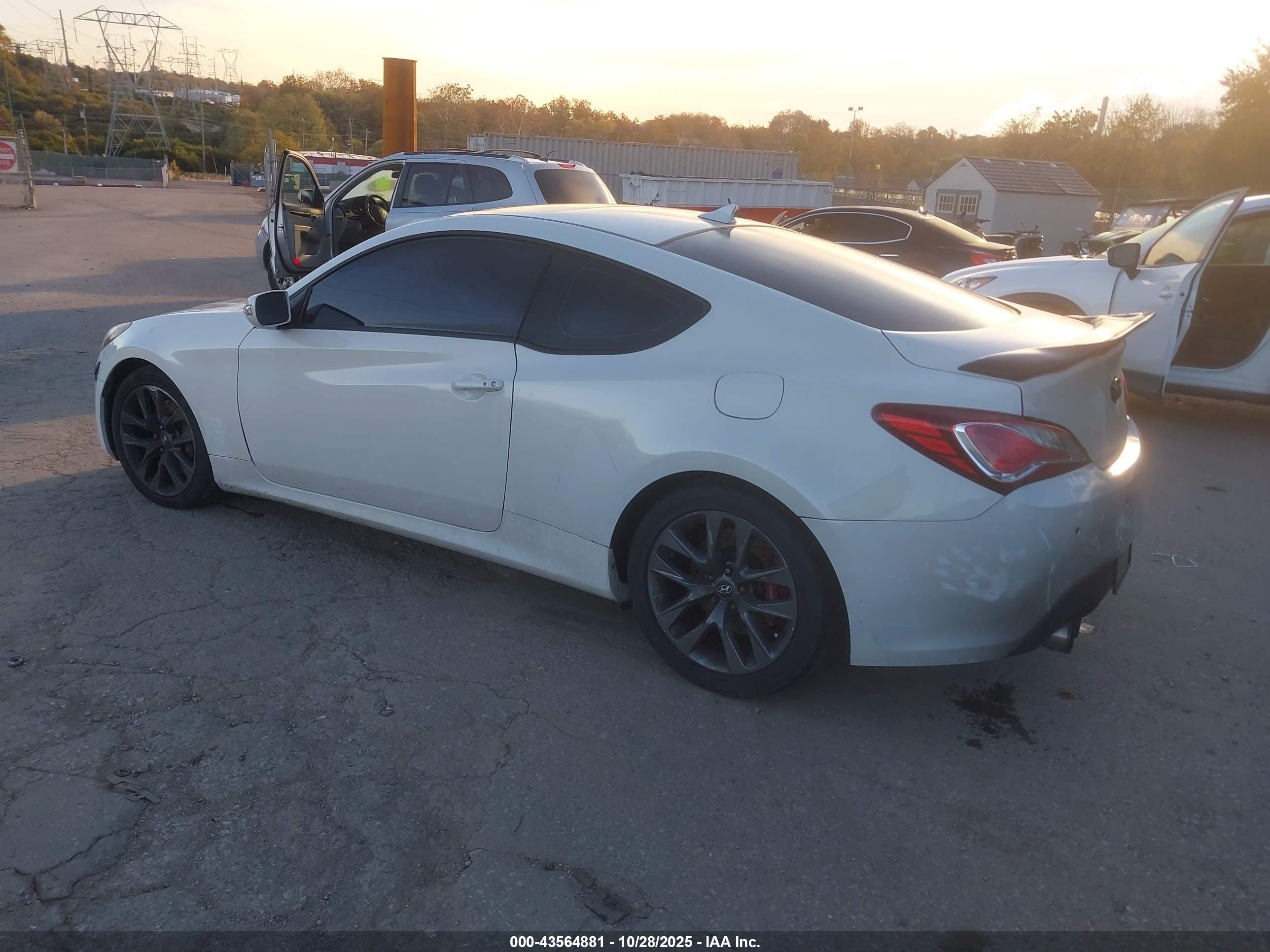 HYUNDAI GENESIS image 3