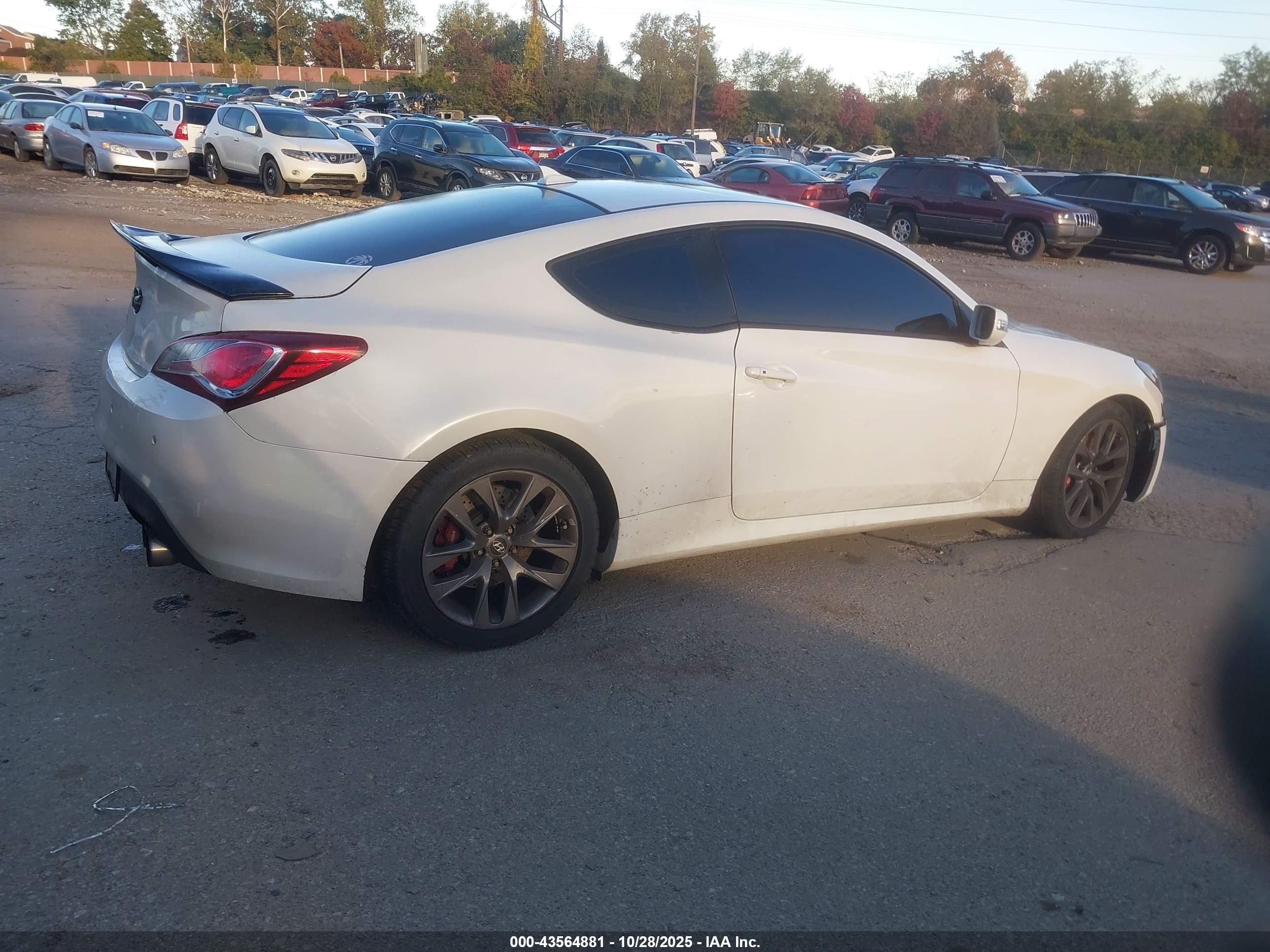 HYUNDAI GENESIS image 4
