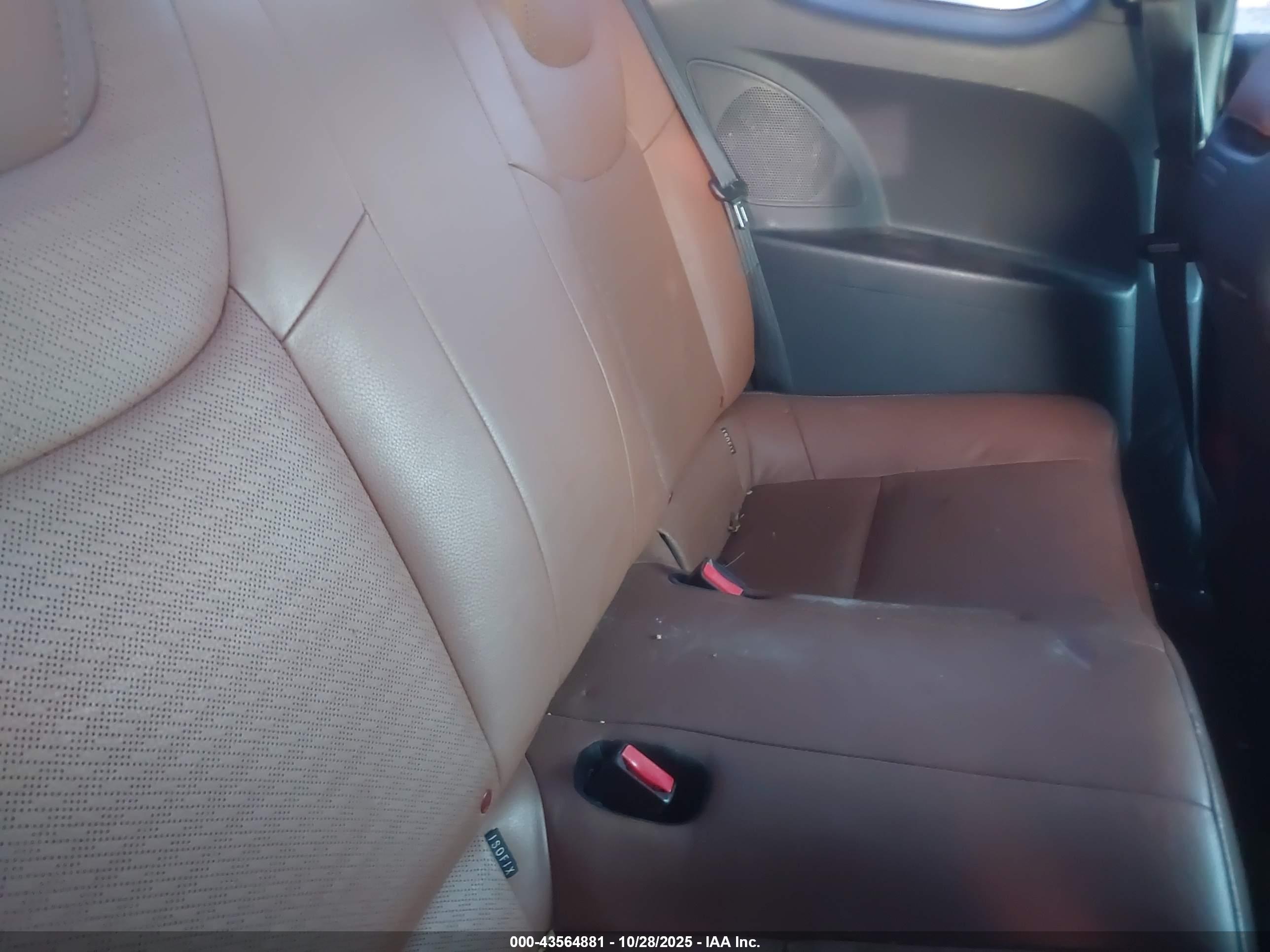 HYUNDAI GENESIS image 8