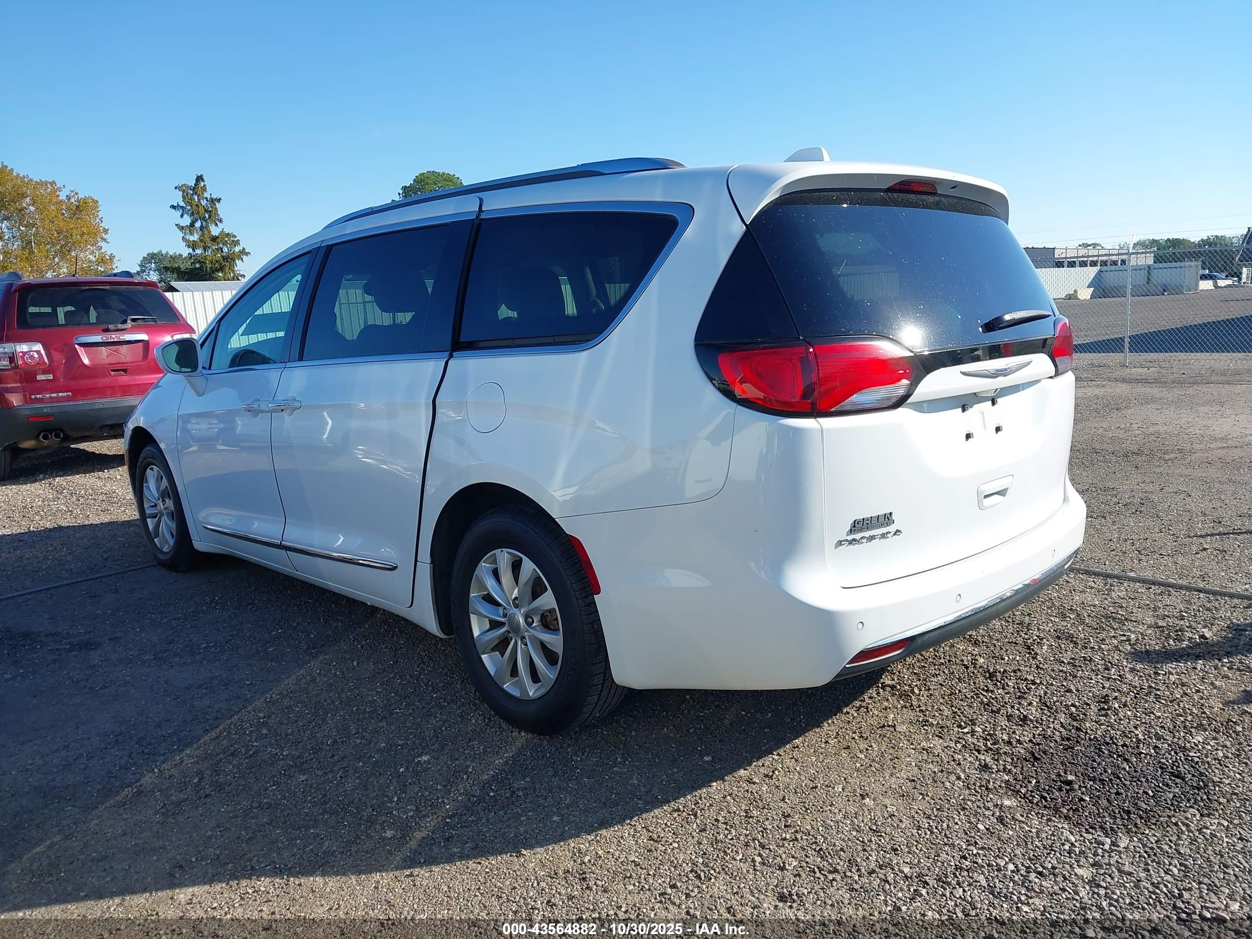 CHRYSLER PACIFICA image 3