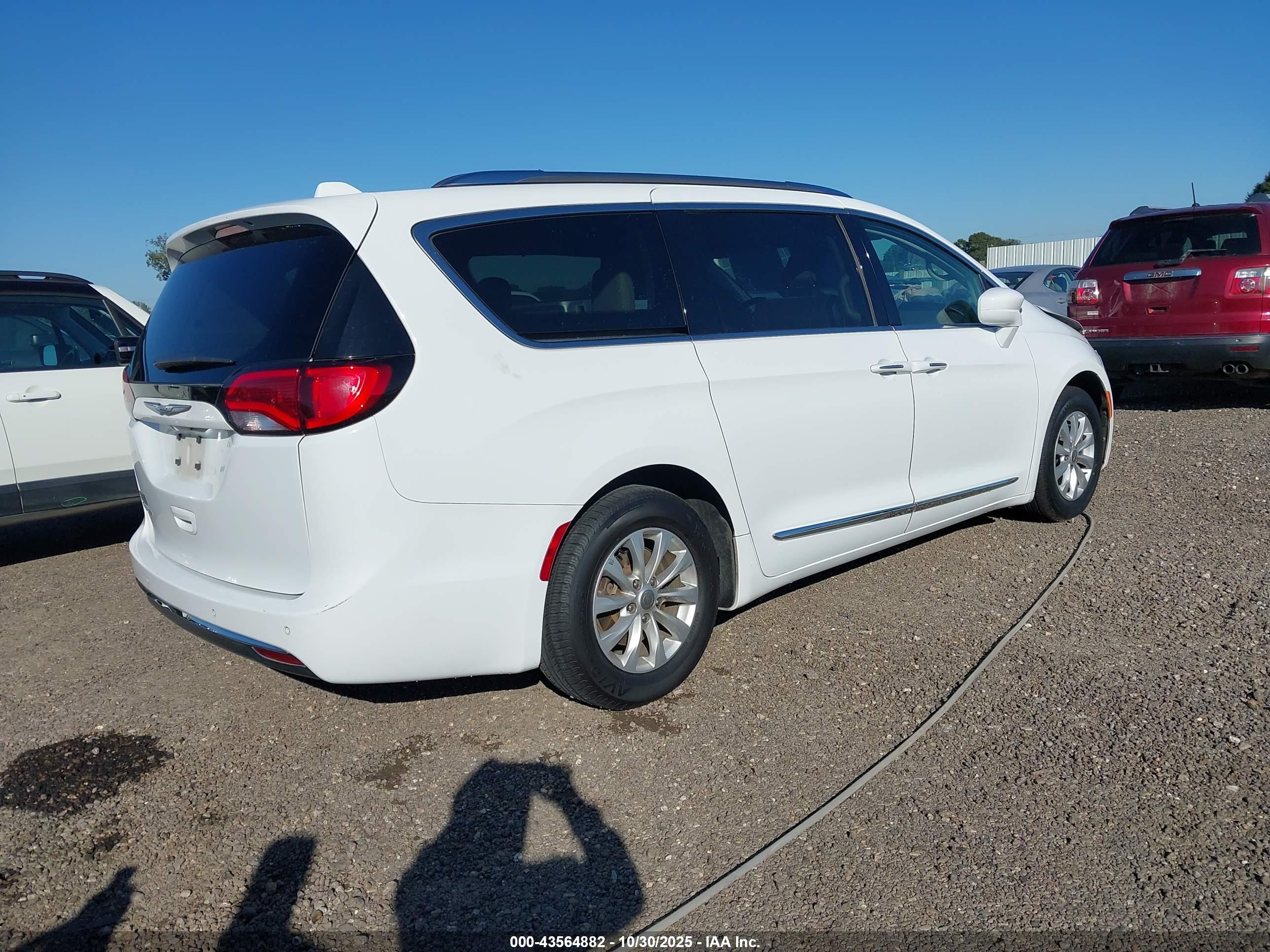 CHRYSLER PACIFICA image 4