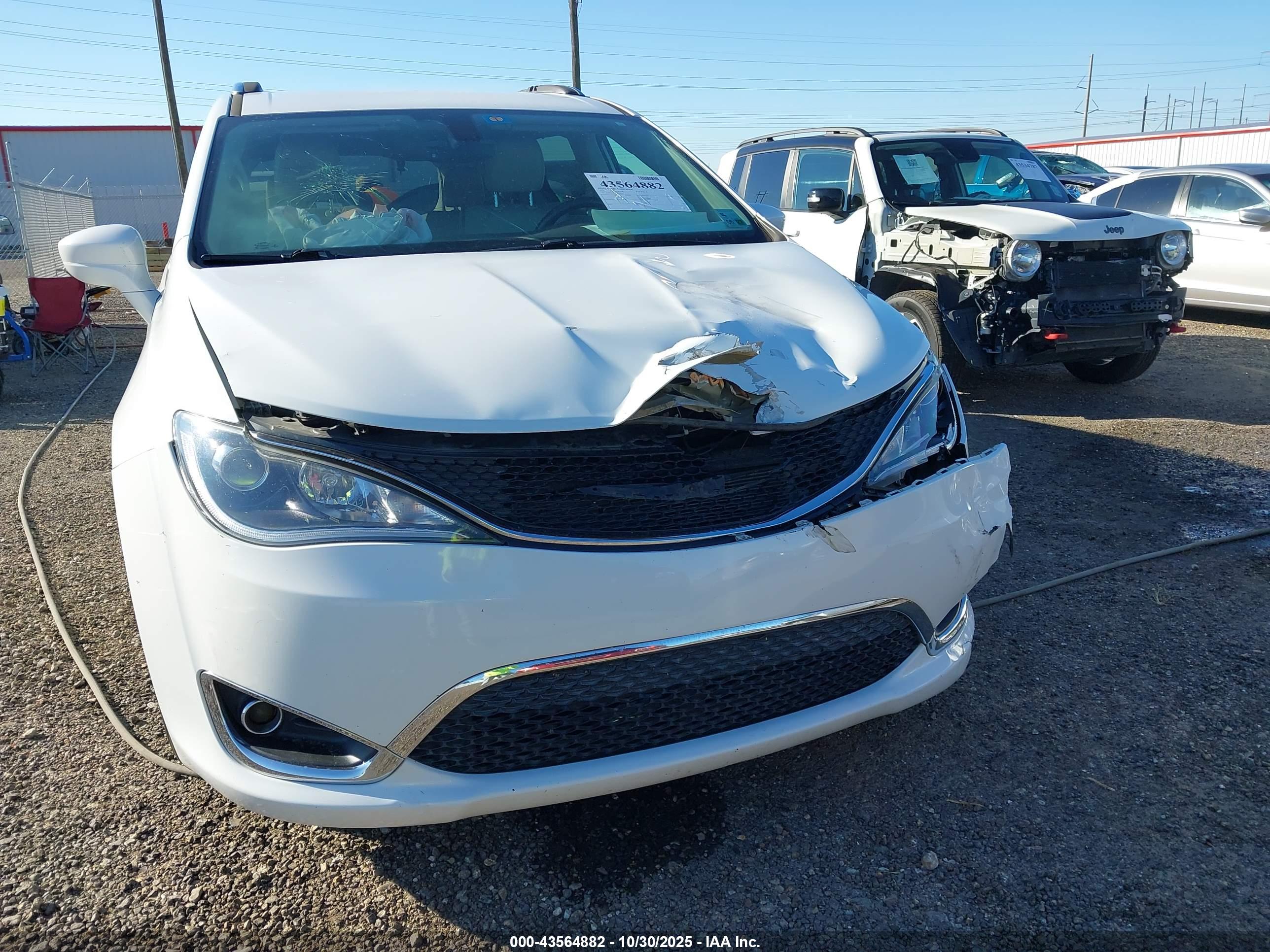 CHRYSLER PACIFICA image 6