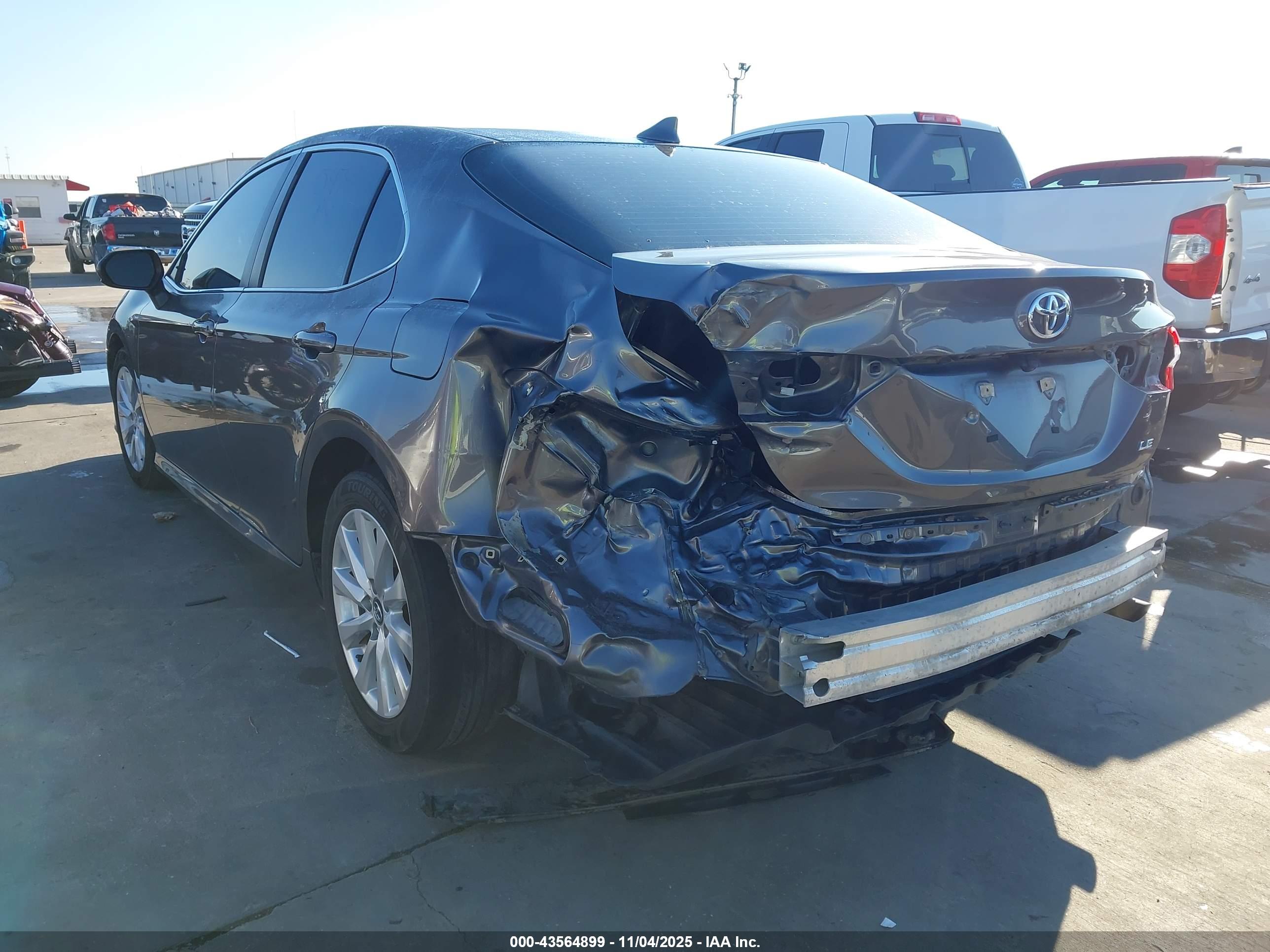 TOYOTA CAMRY image 3