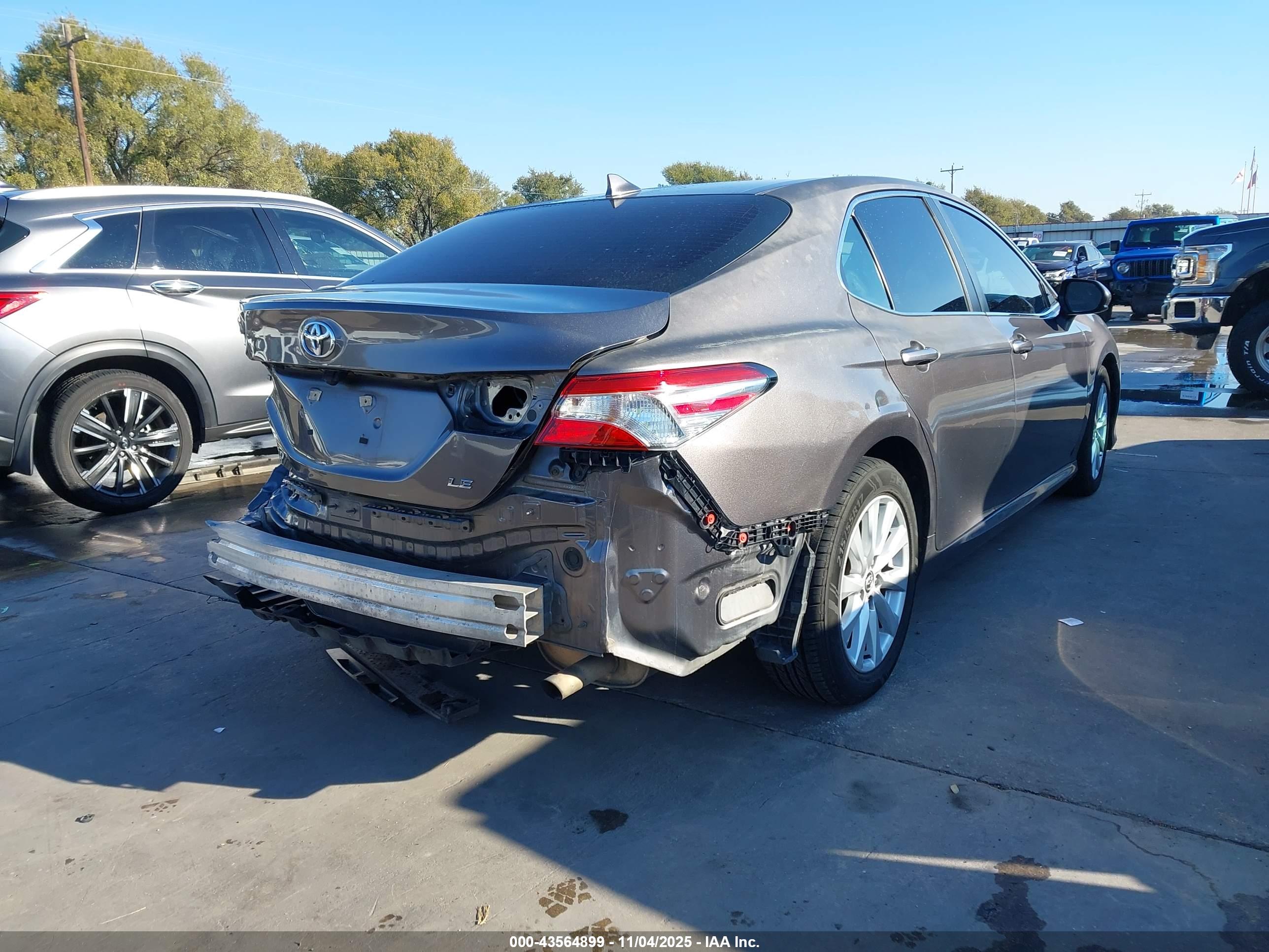 TOYOTA CAMRY image 4