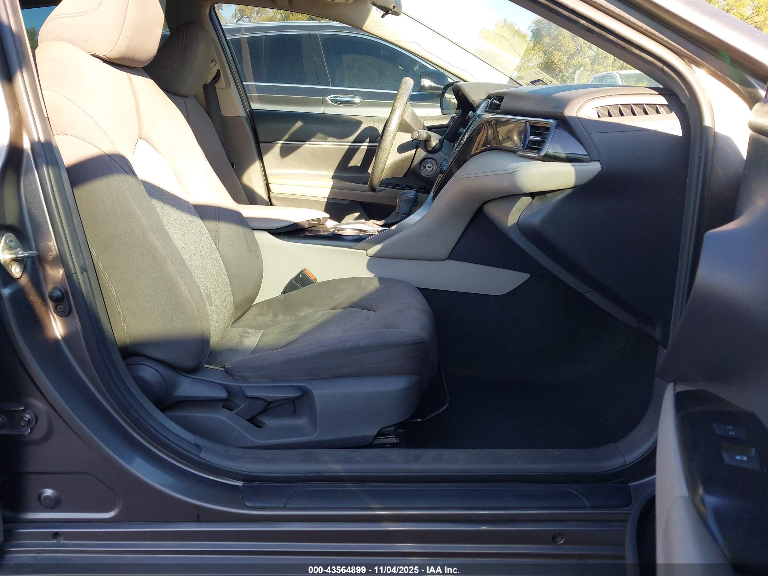 TOYOTA CAMRY image 5
