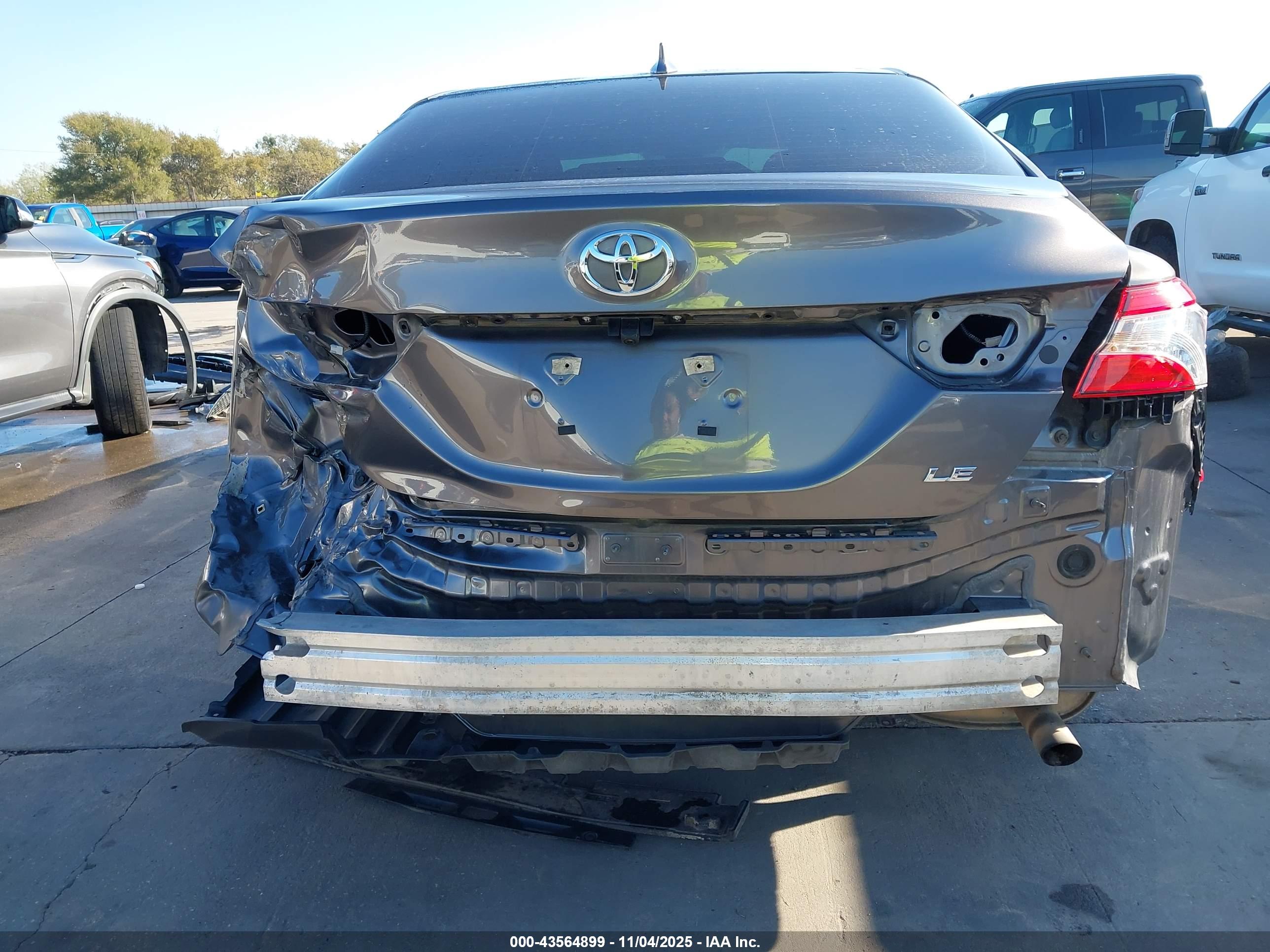 TOYOTA CAMRY image 6