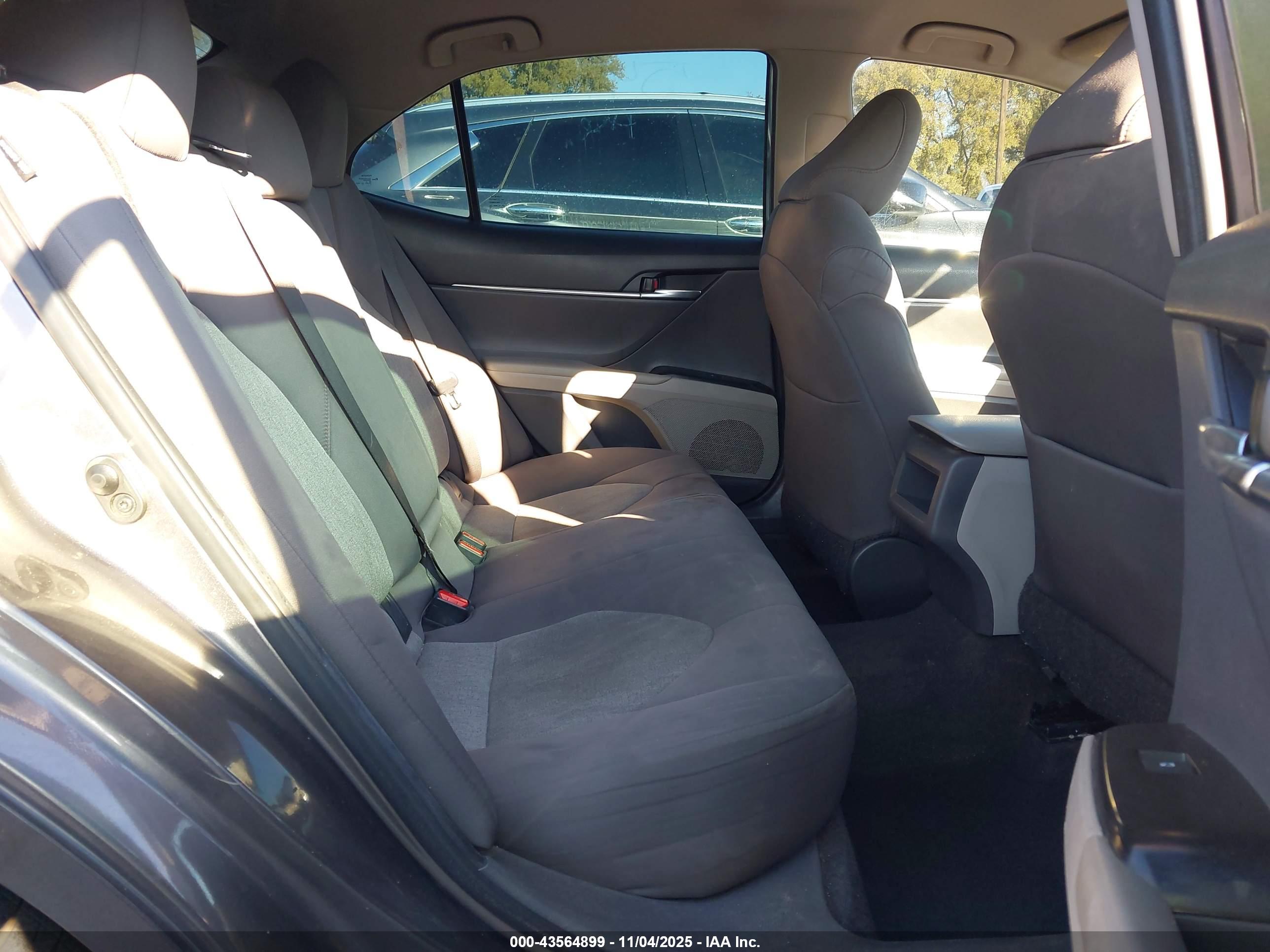 TOYOTA CAMRY image 8