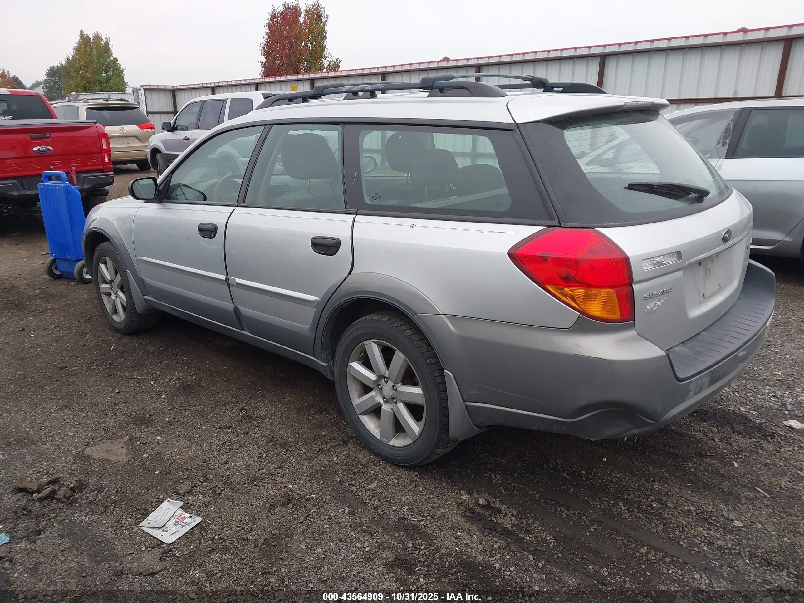 SUBARU OUTBACK image 3