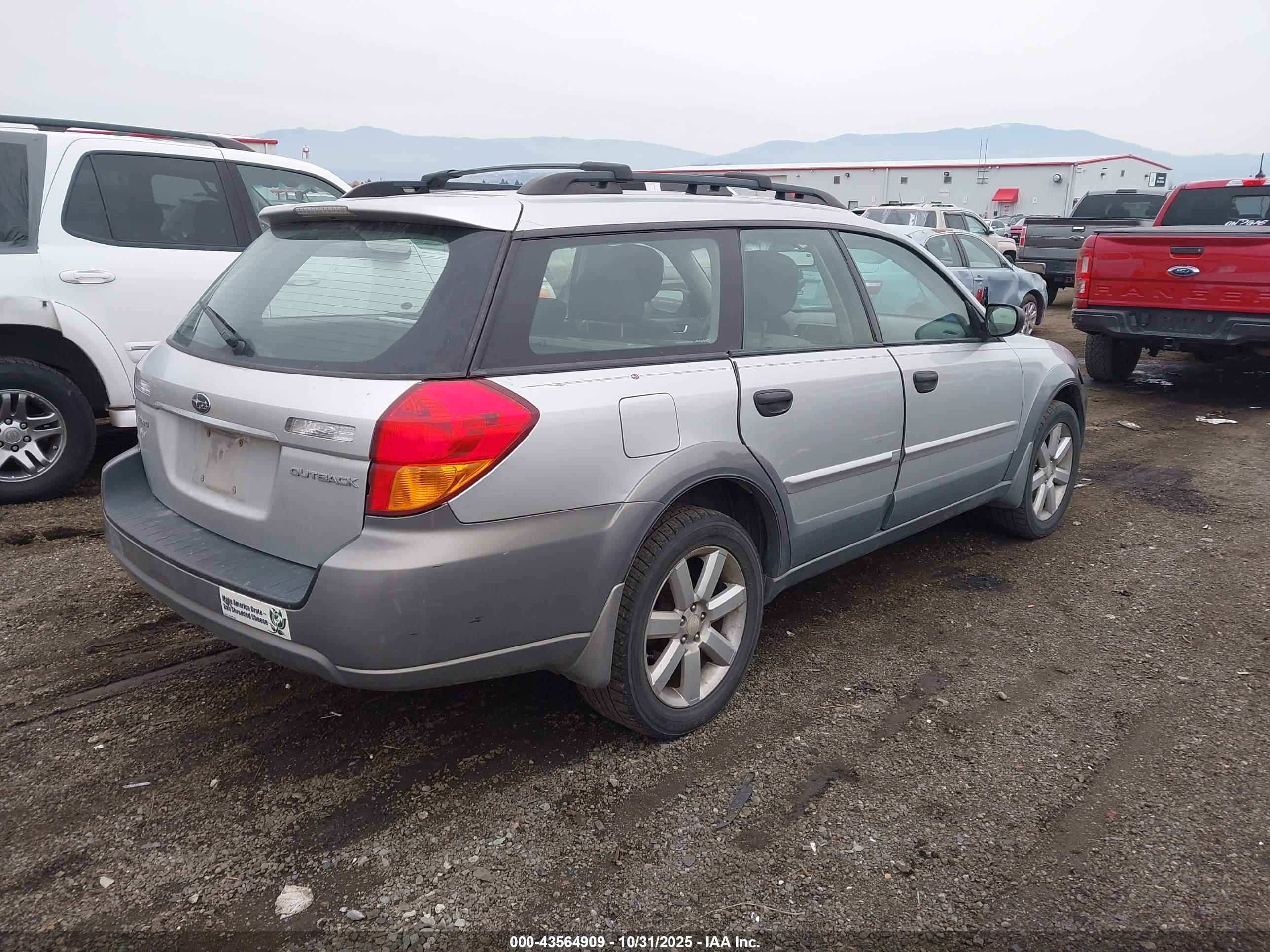 SUBARU OUTBACK image 4