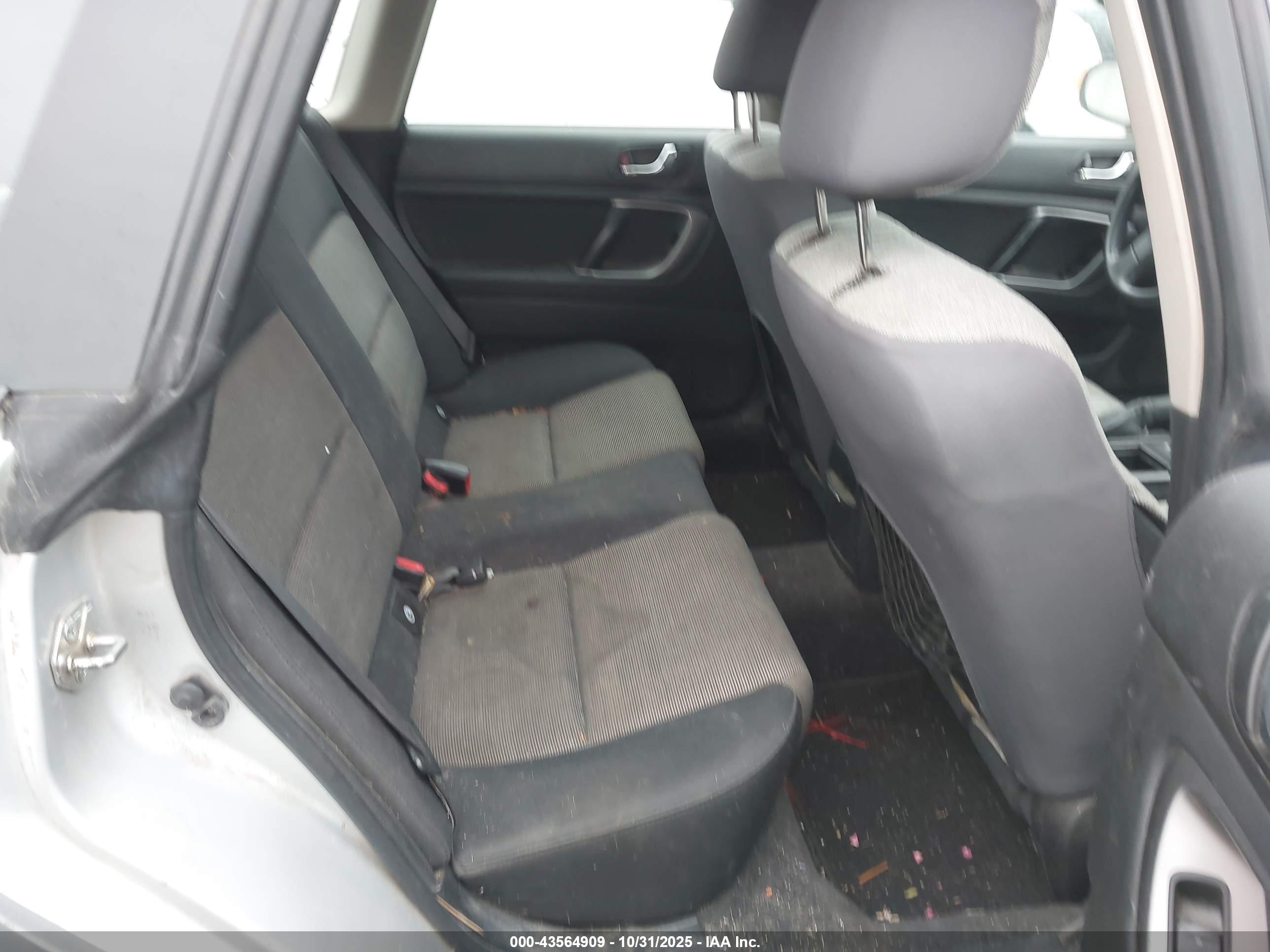 SUBARU OUTBACK image 8