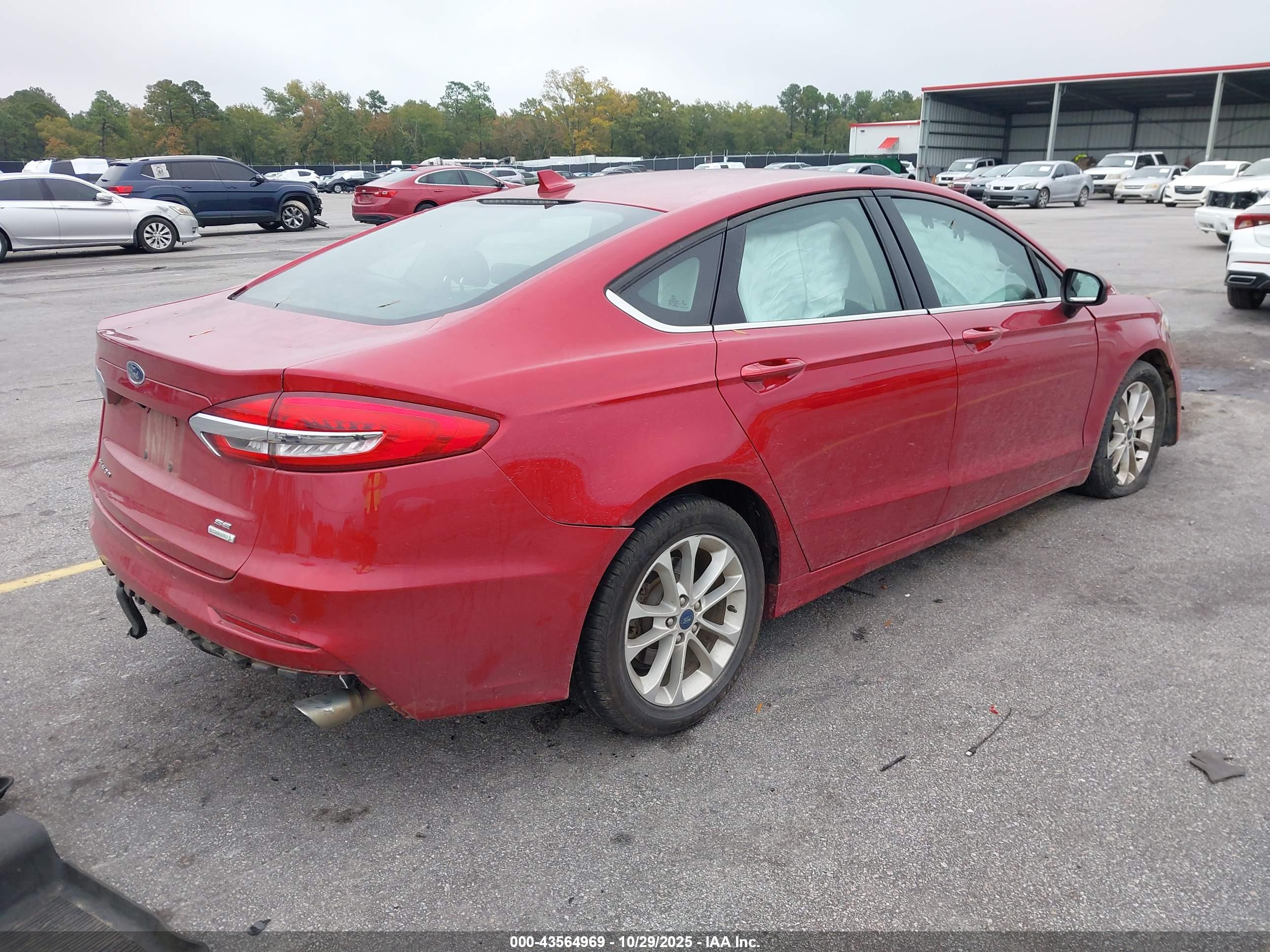 FORD FUSION image 4