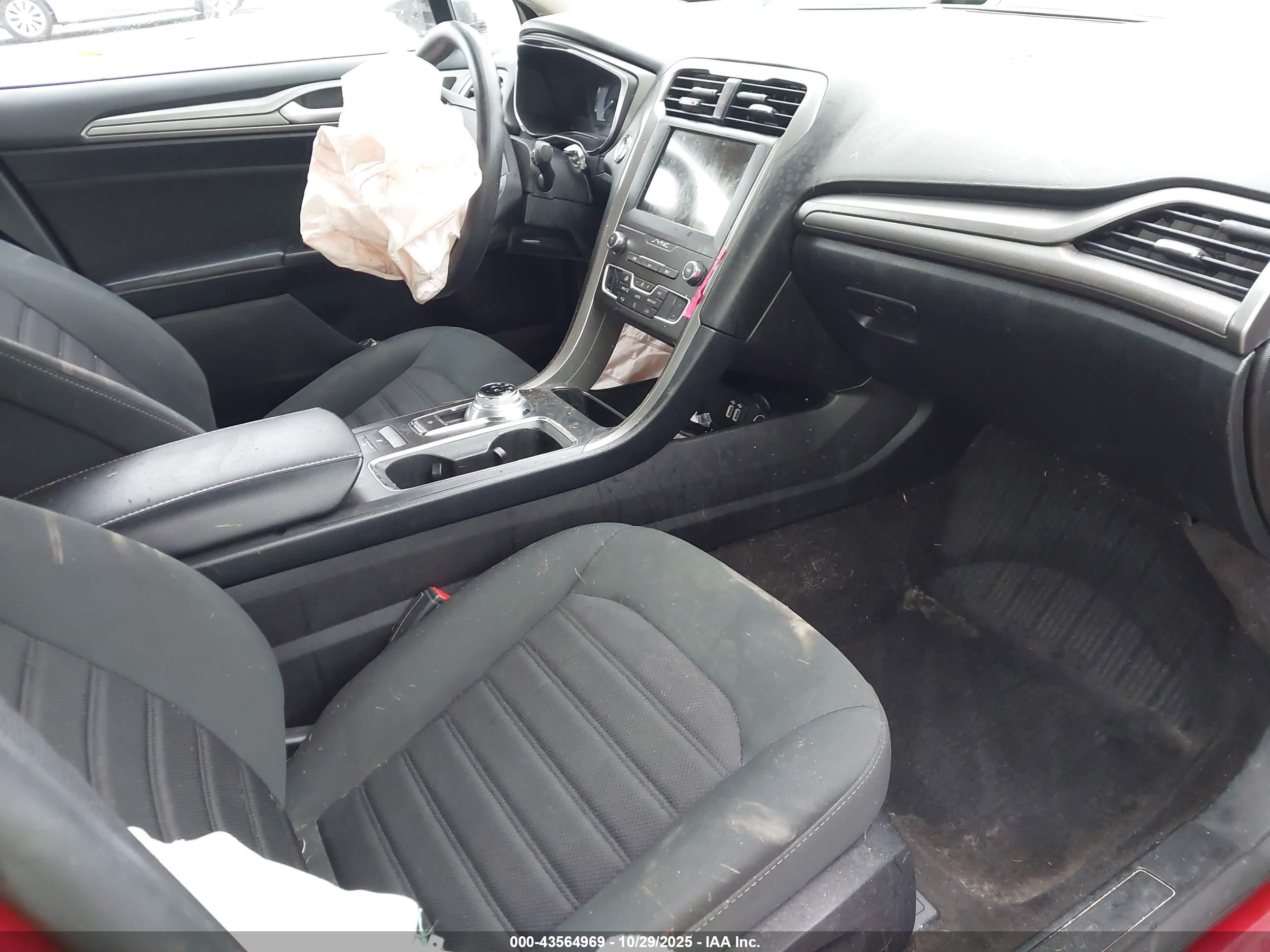 FORD FUSION image 5