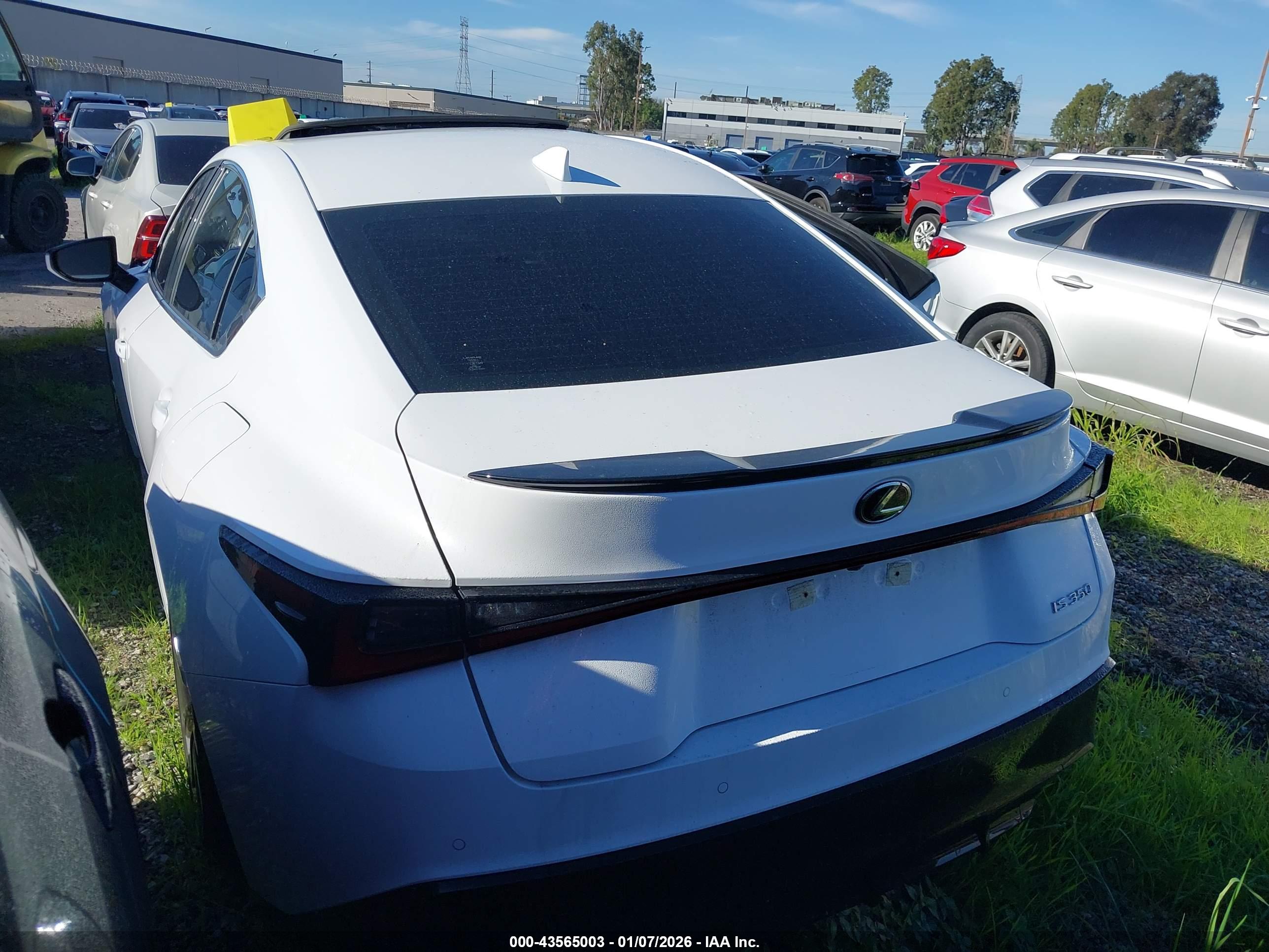 LEXUS IS image 3
