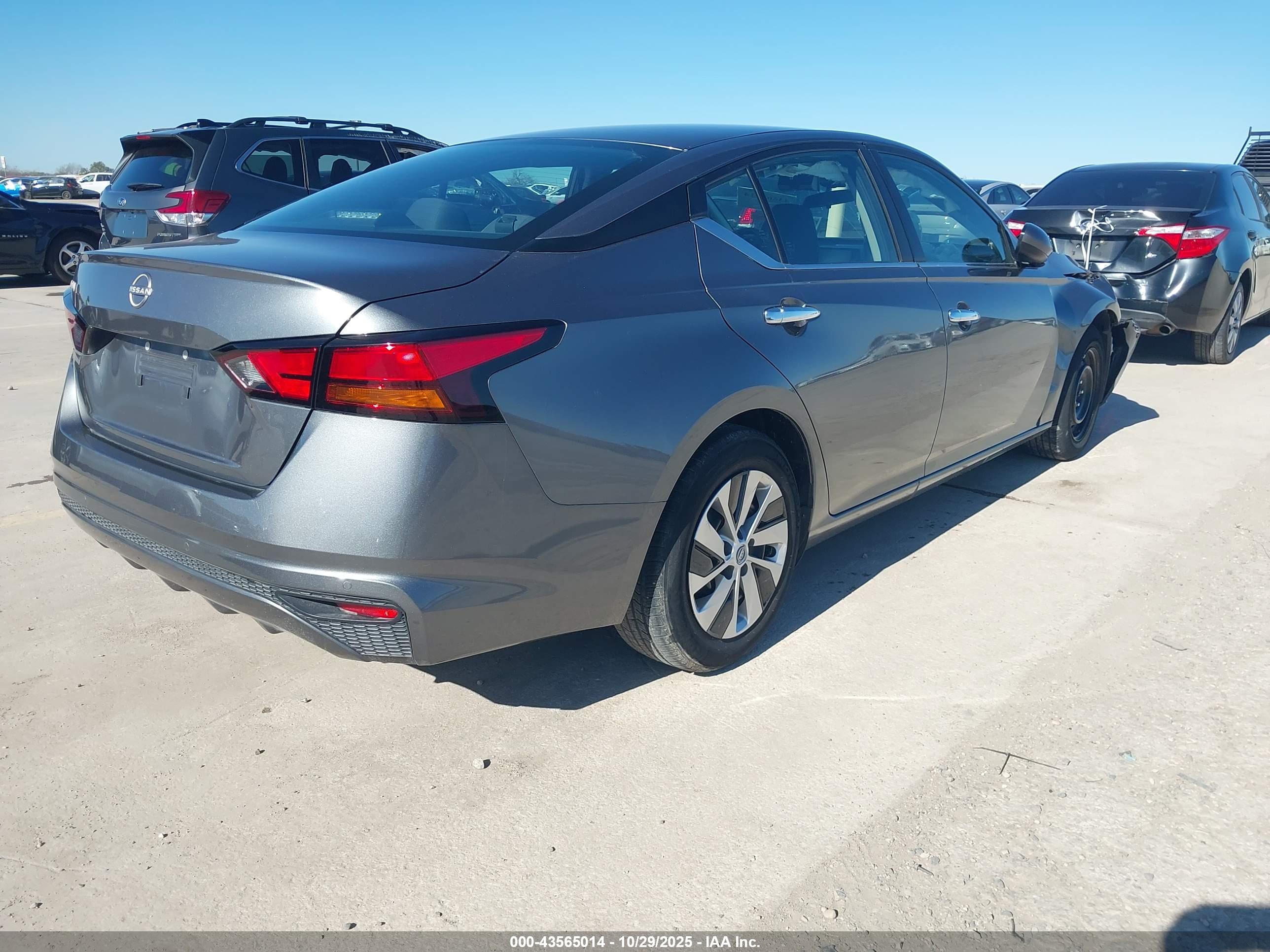 NISSAN ALTIMA image 4