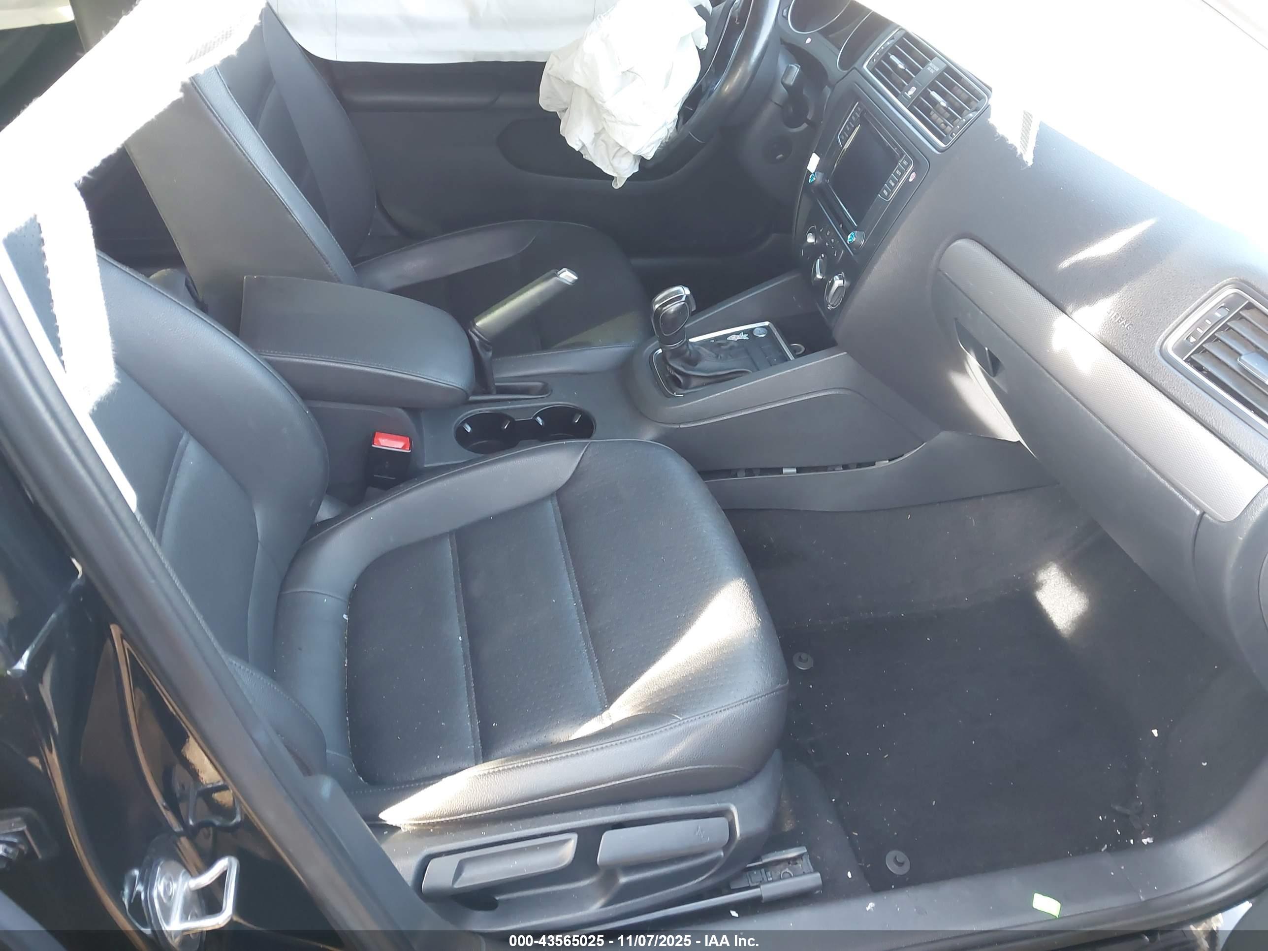VOLKSWAGEN JETTA image 5