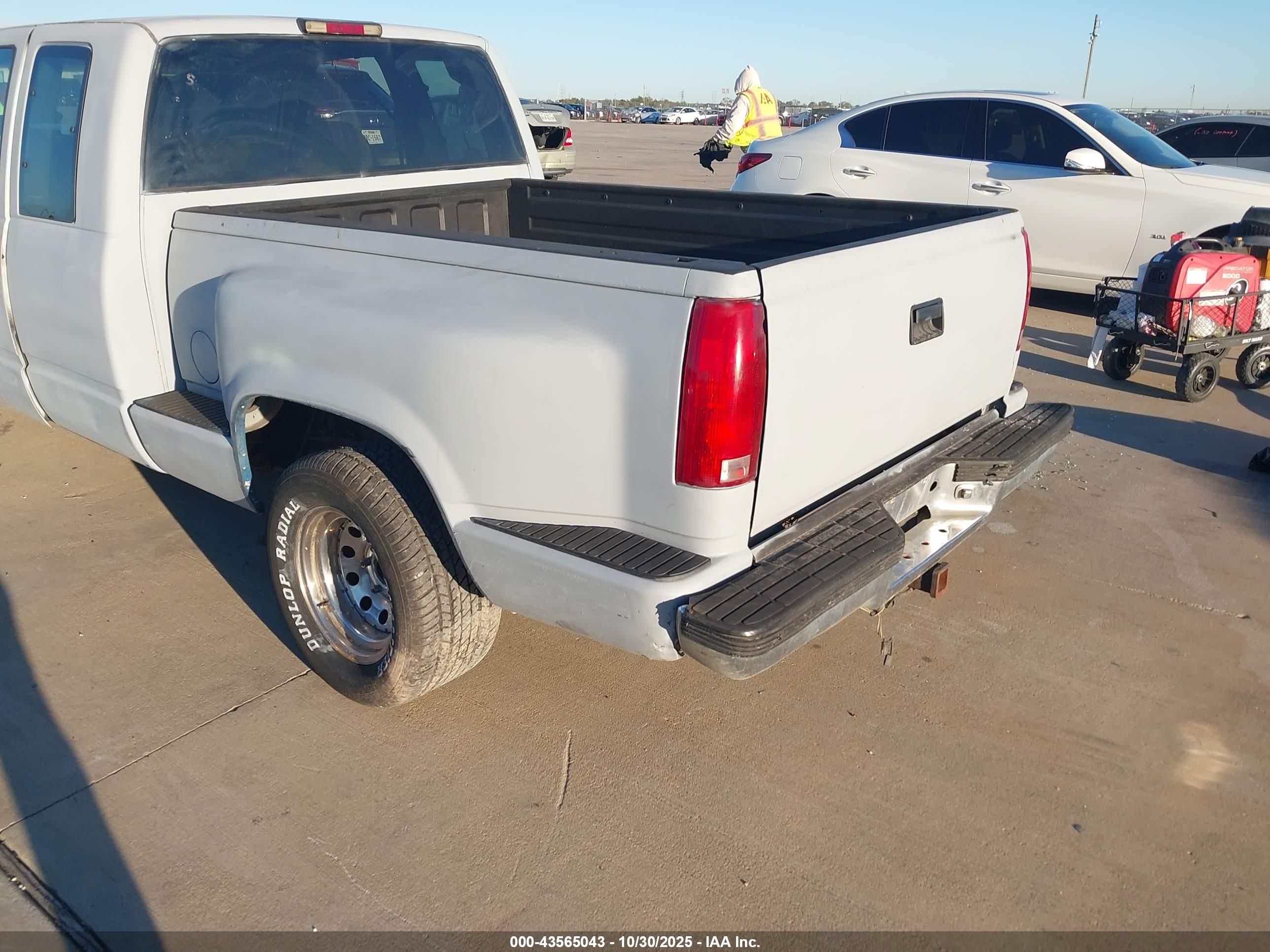 GMC SIERRA image 3