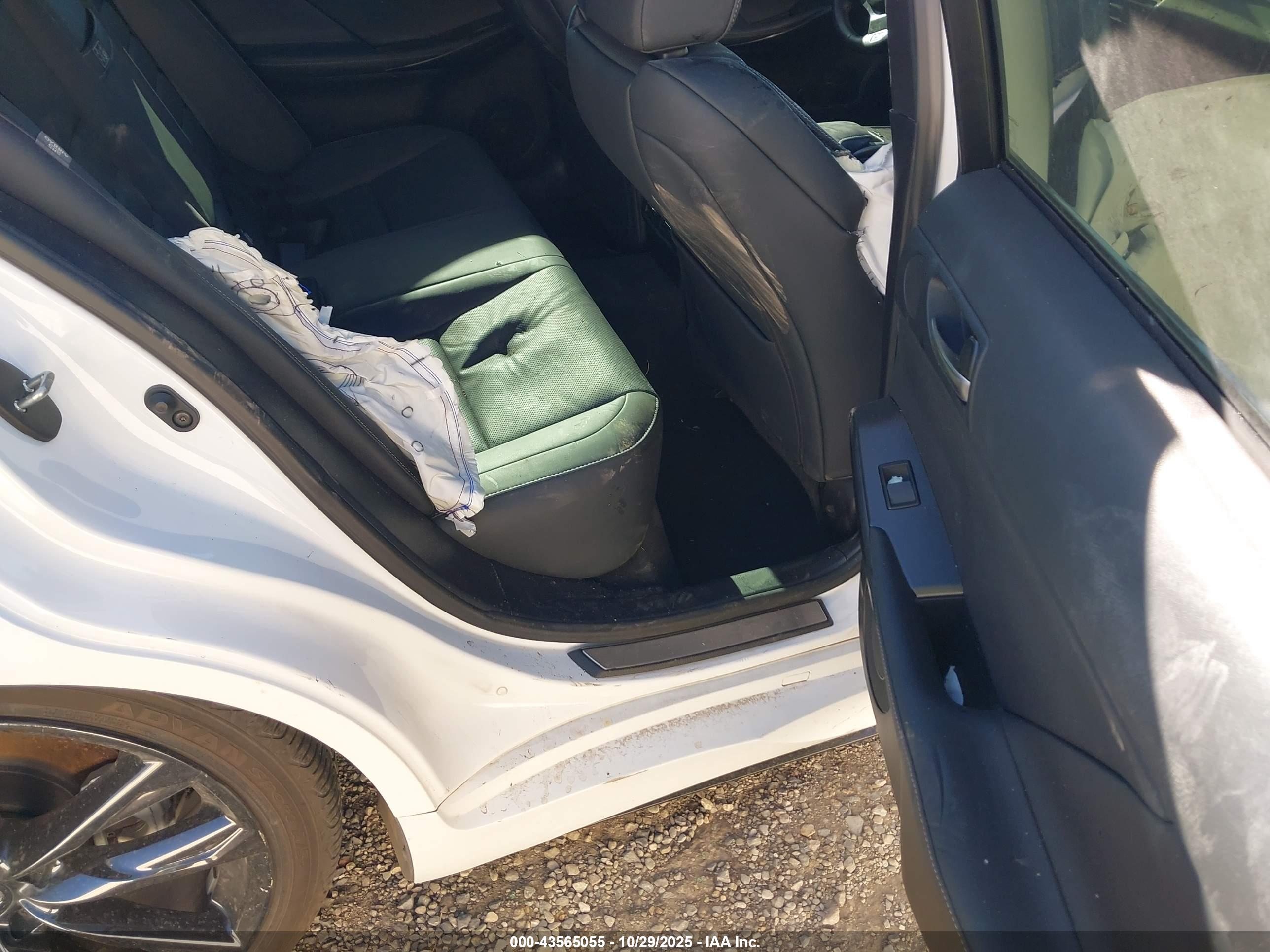 LEXUS IS image 8