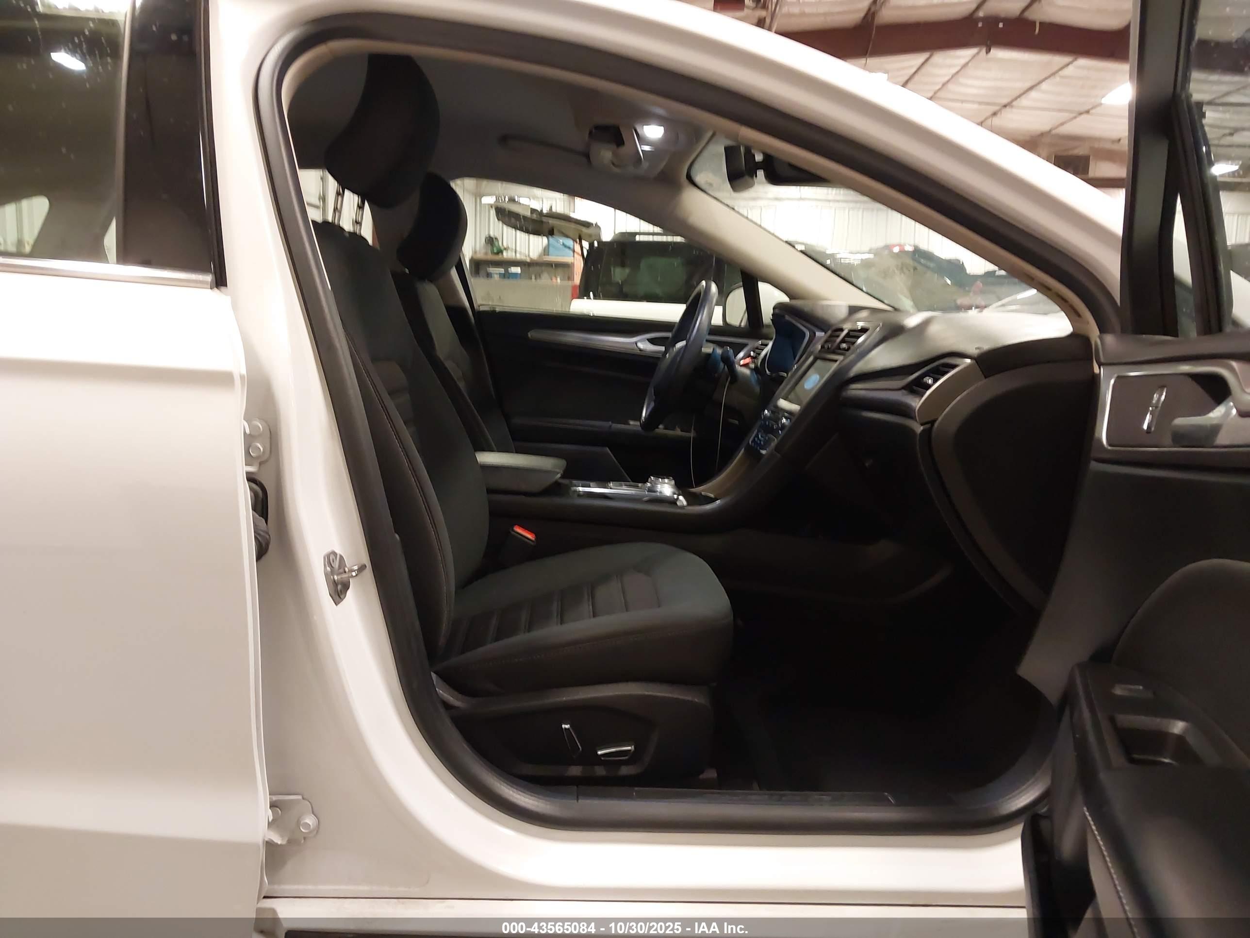 FORD FUSION image 5