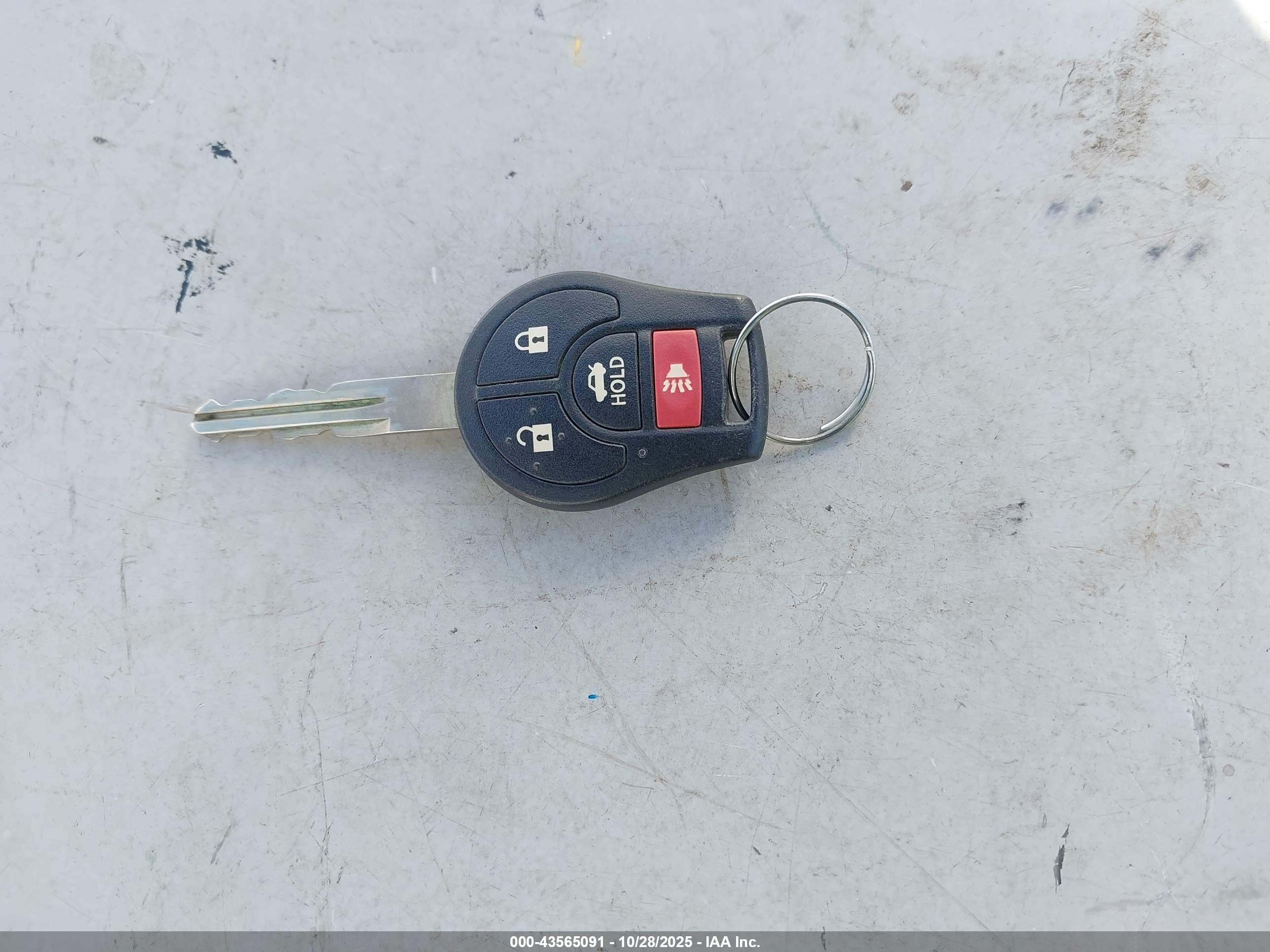 NISSAN VERSA image 11