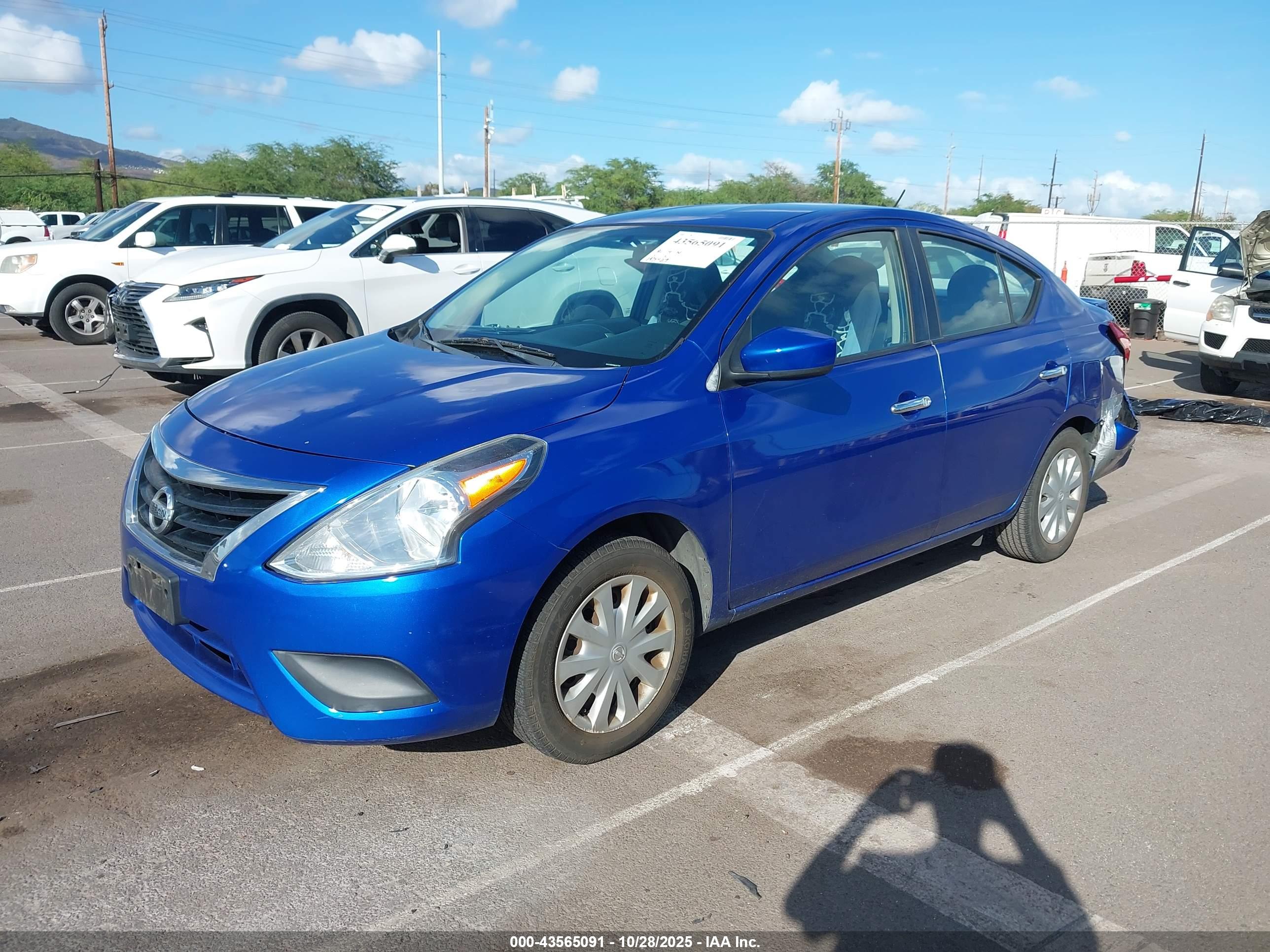 NISSAN VERSA image 2