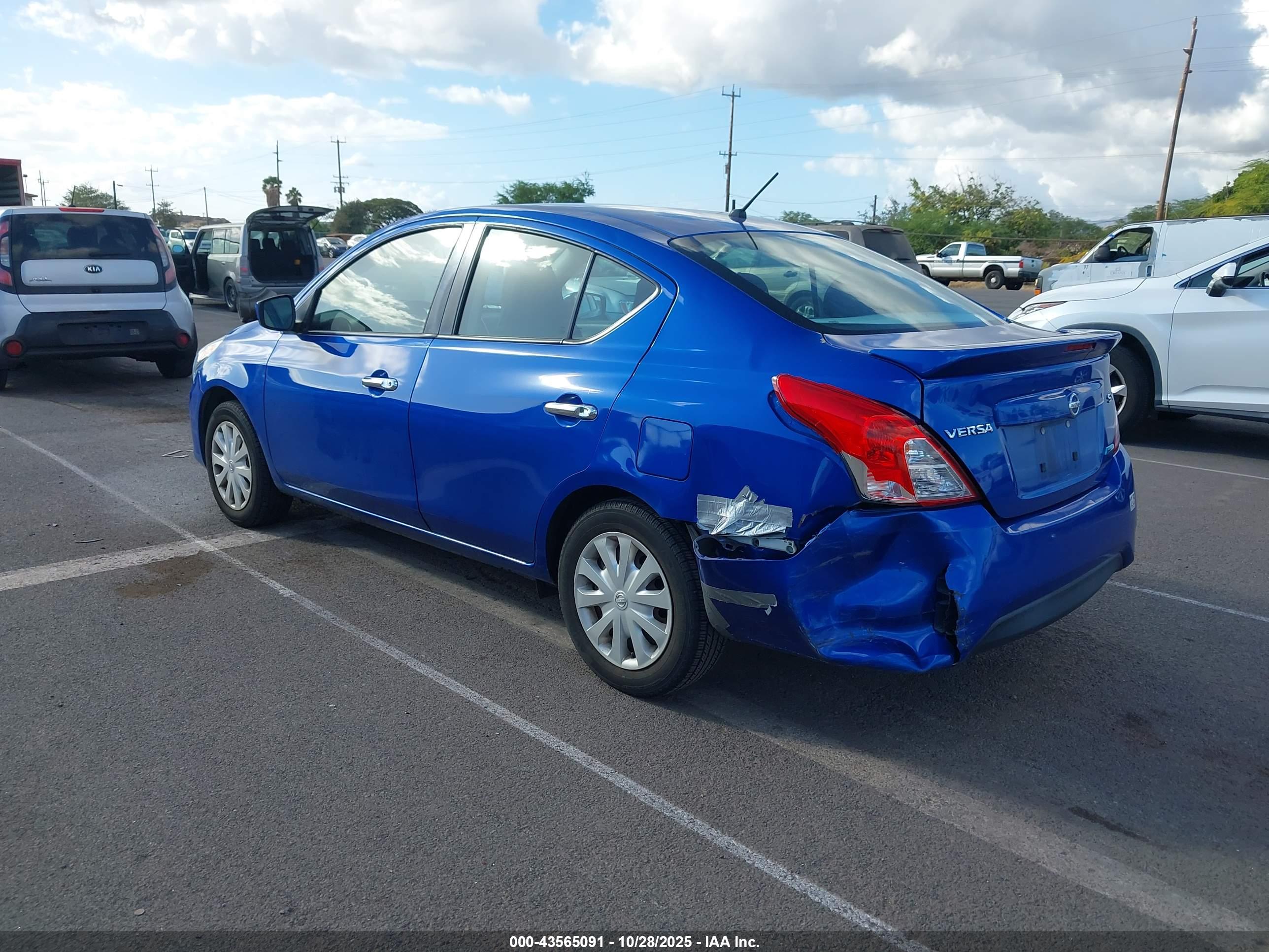 NISSAN VERSA image 3