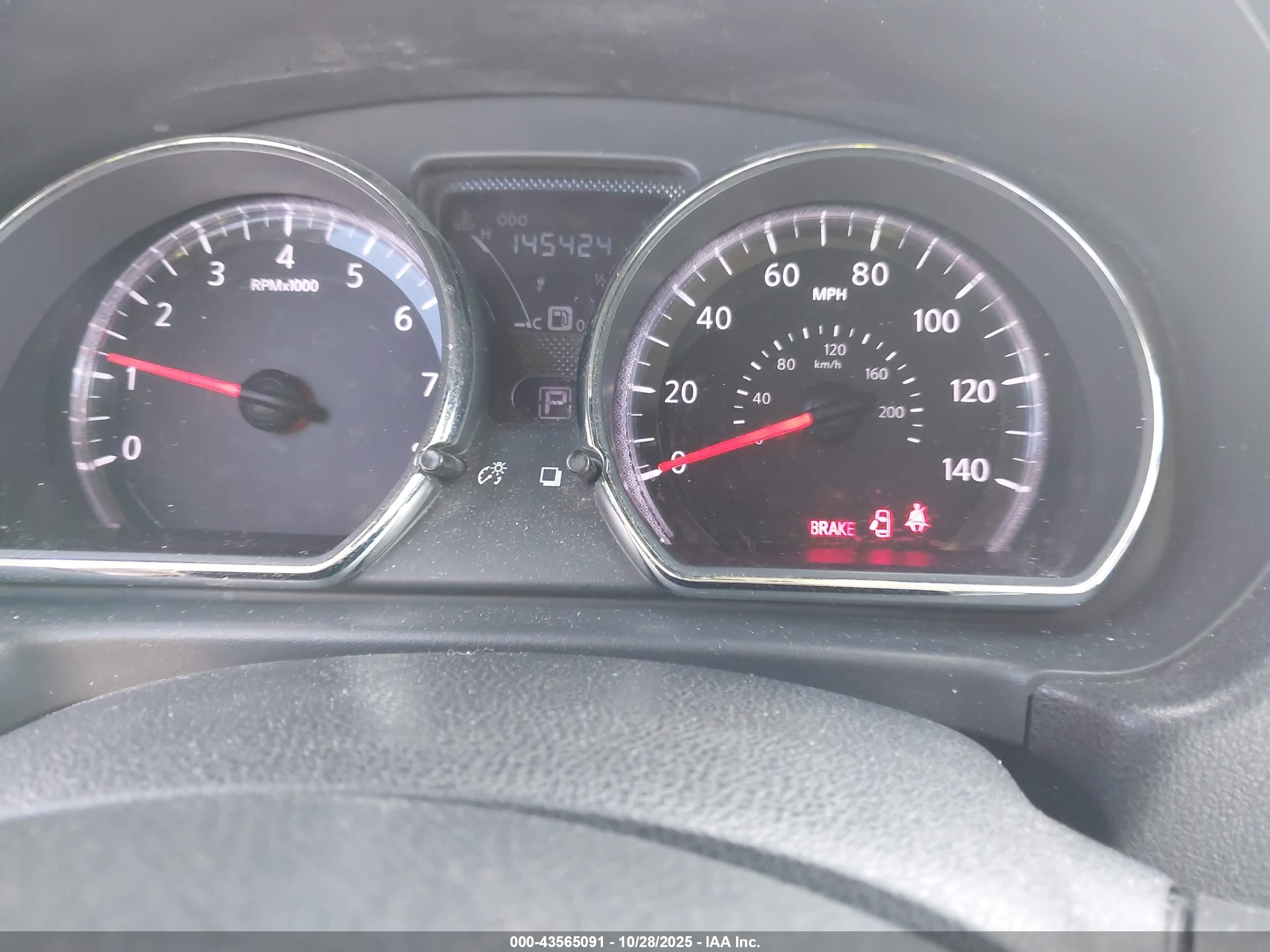 NISSAN VERSA image 7