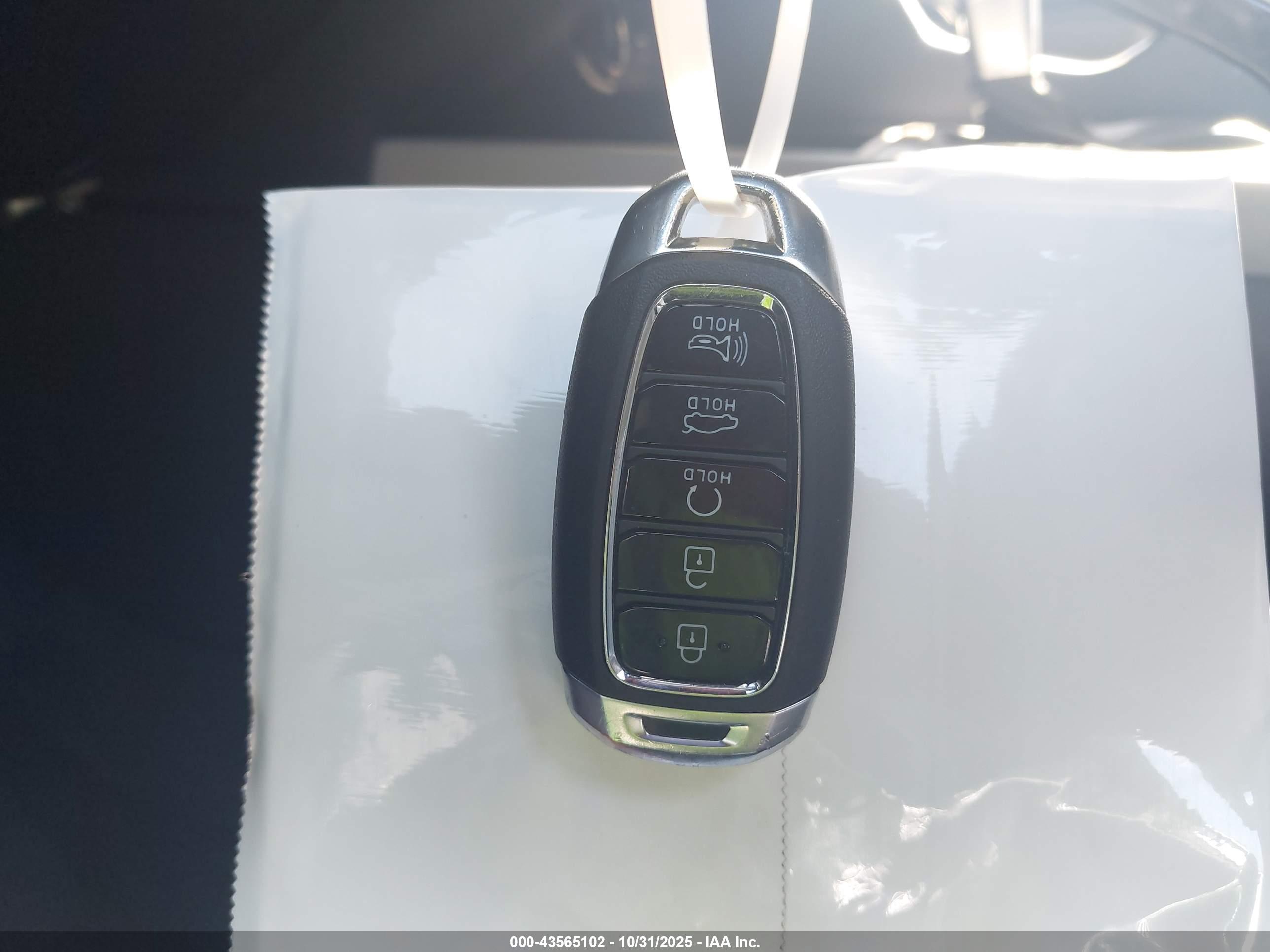 HYUNDAI ELANTRA image 11