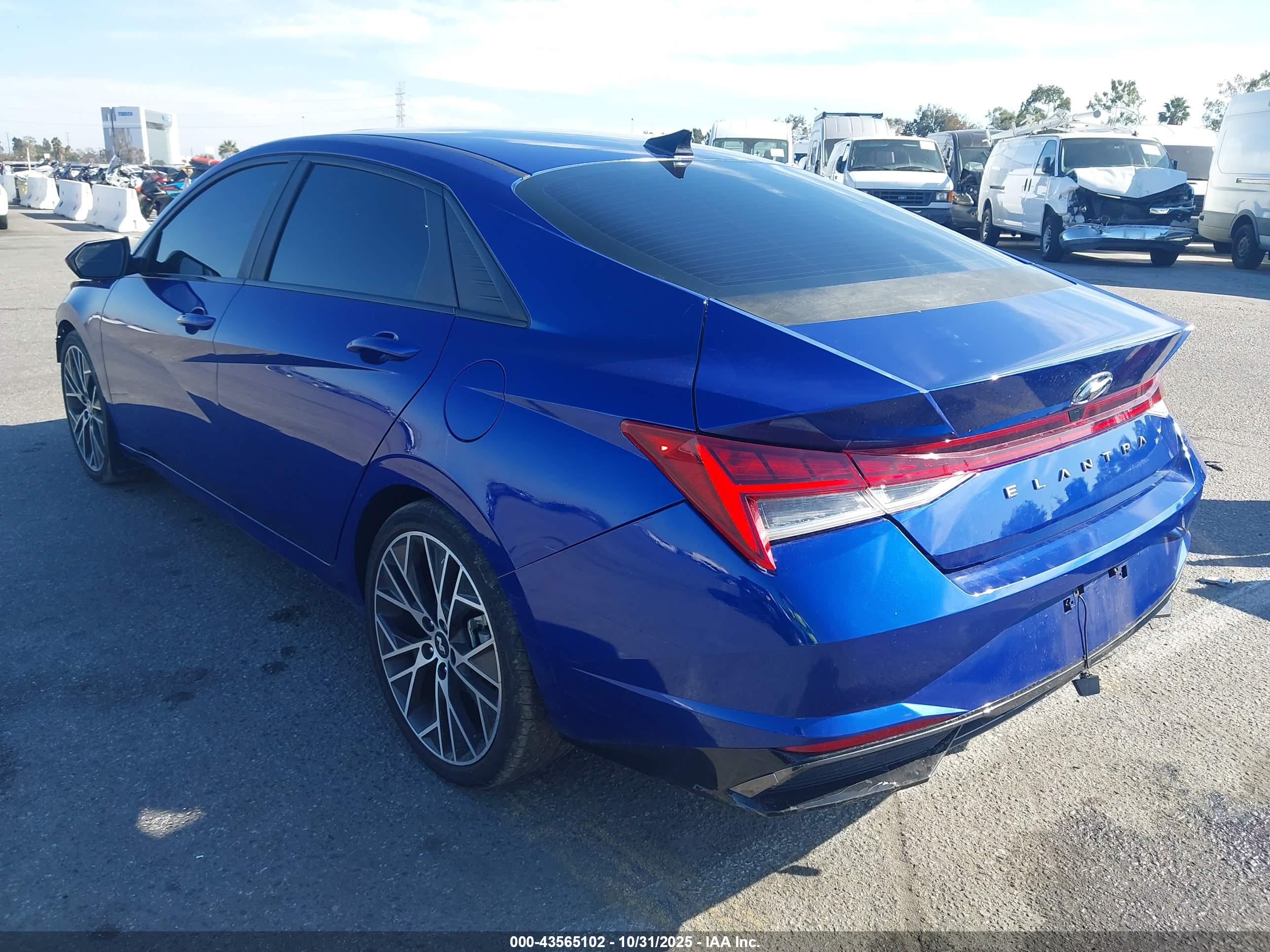 HYUNDAI ELANTRA image 3