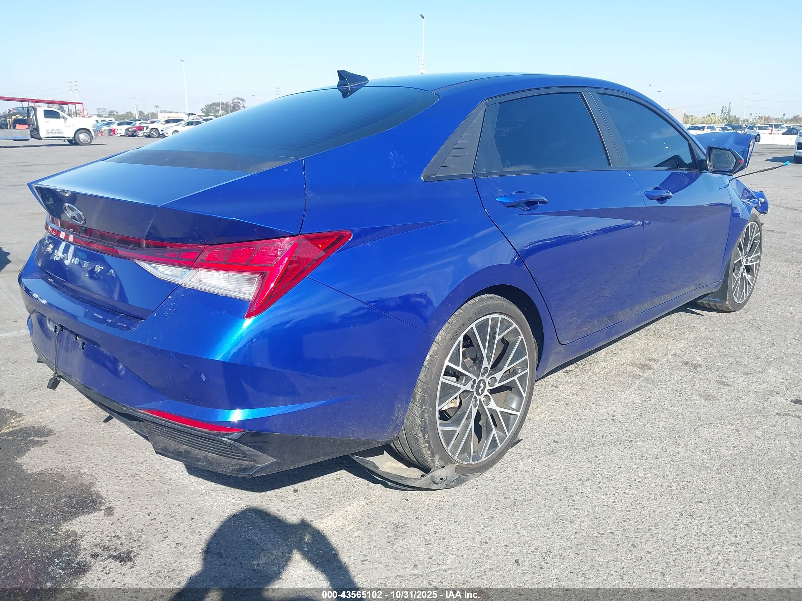 HYUNDAI ELANTRA image 4
