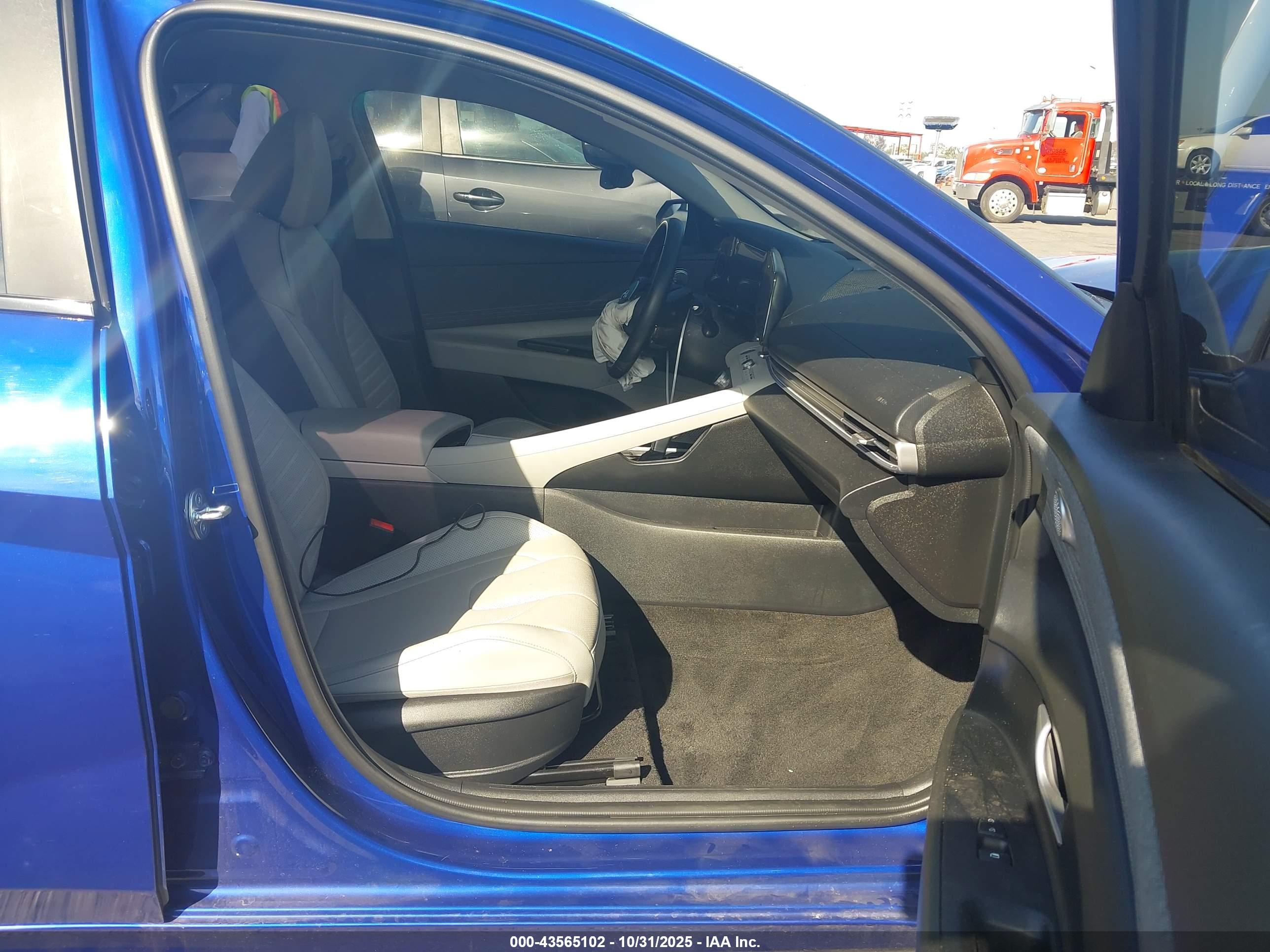 HYUNDAI ELANTRA image 5
