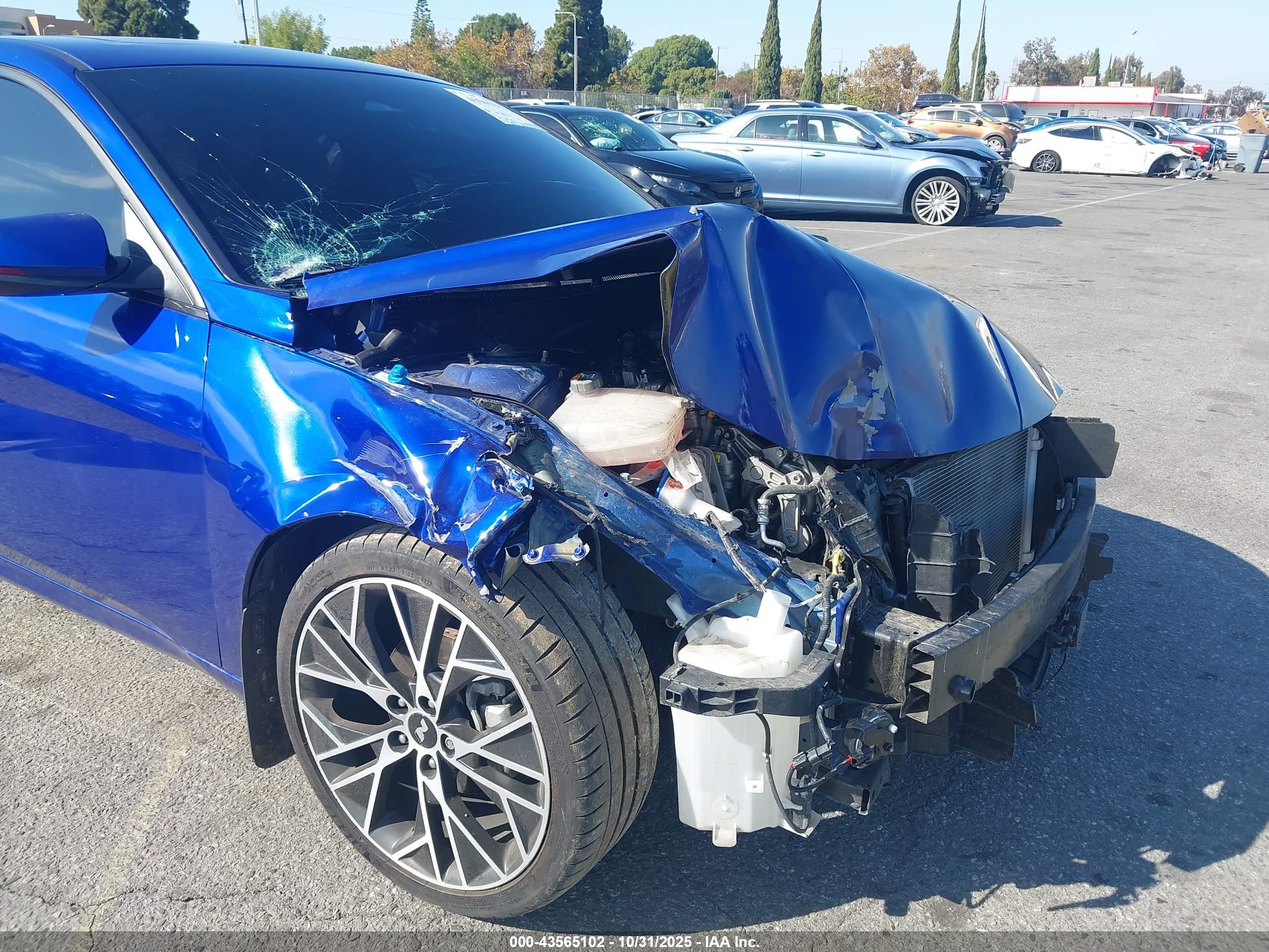 HYUNDAI ELANTRA image 6