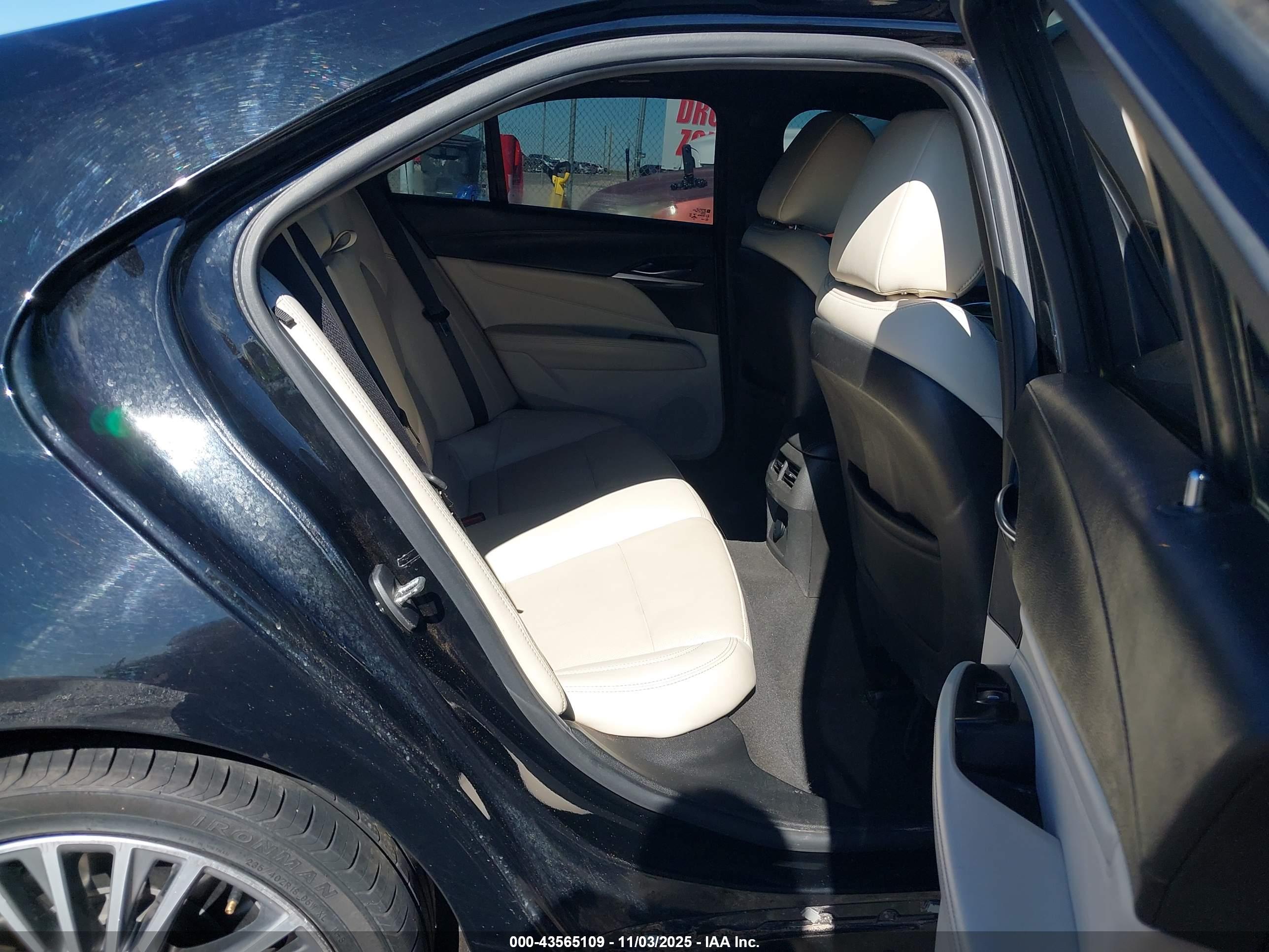 CADILLAC CT4 image 8