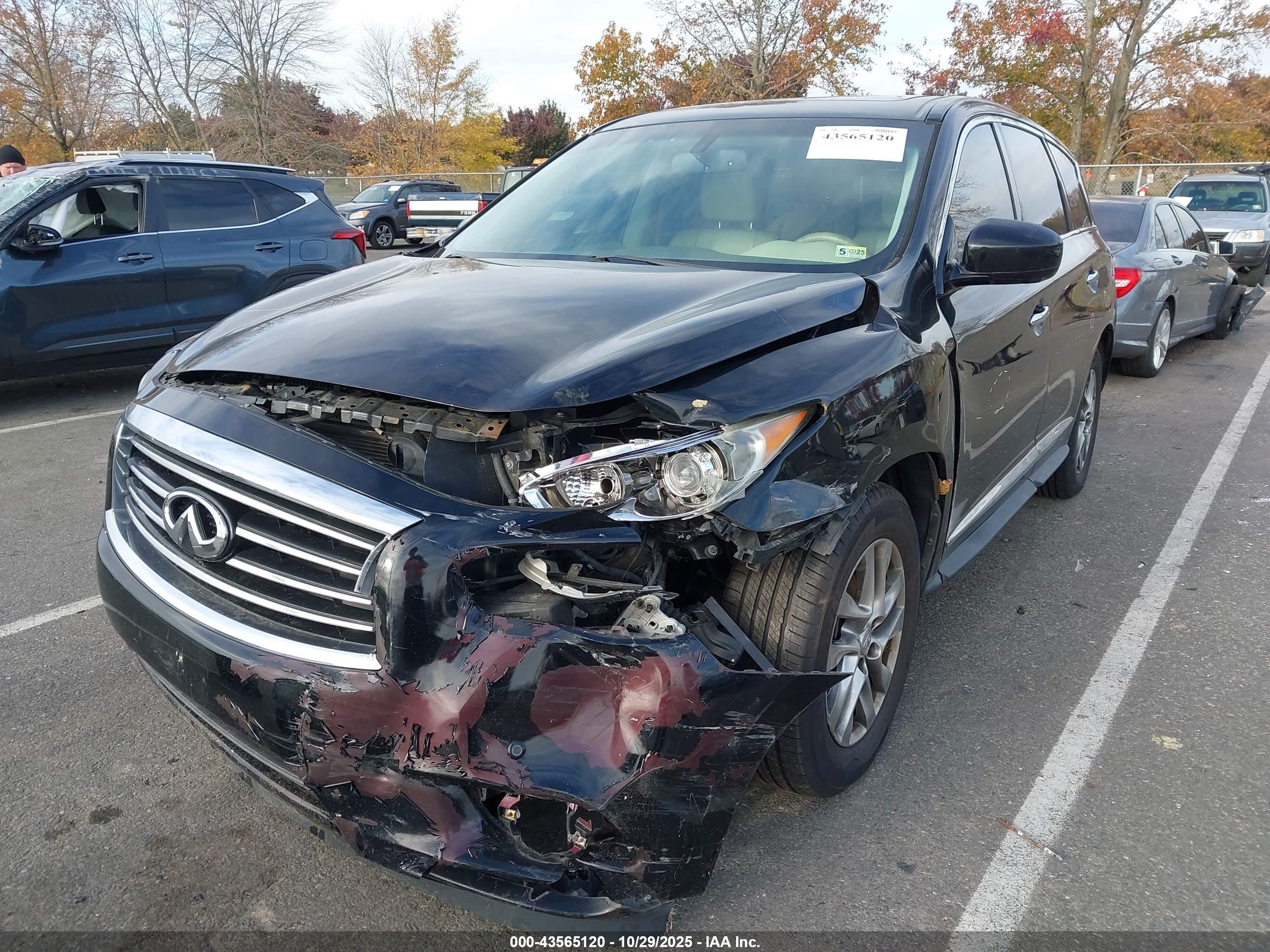 INFINITI JX35 image 6