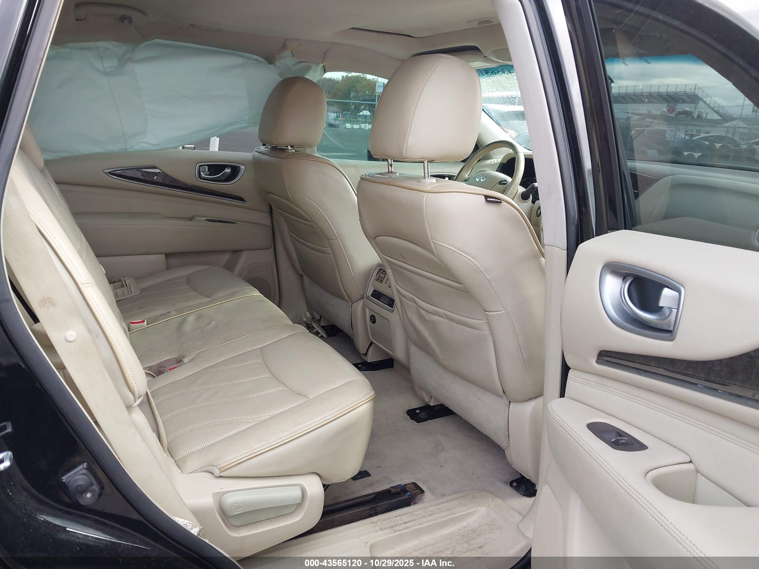 INFINITI JX35 image 8