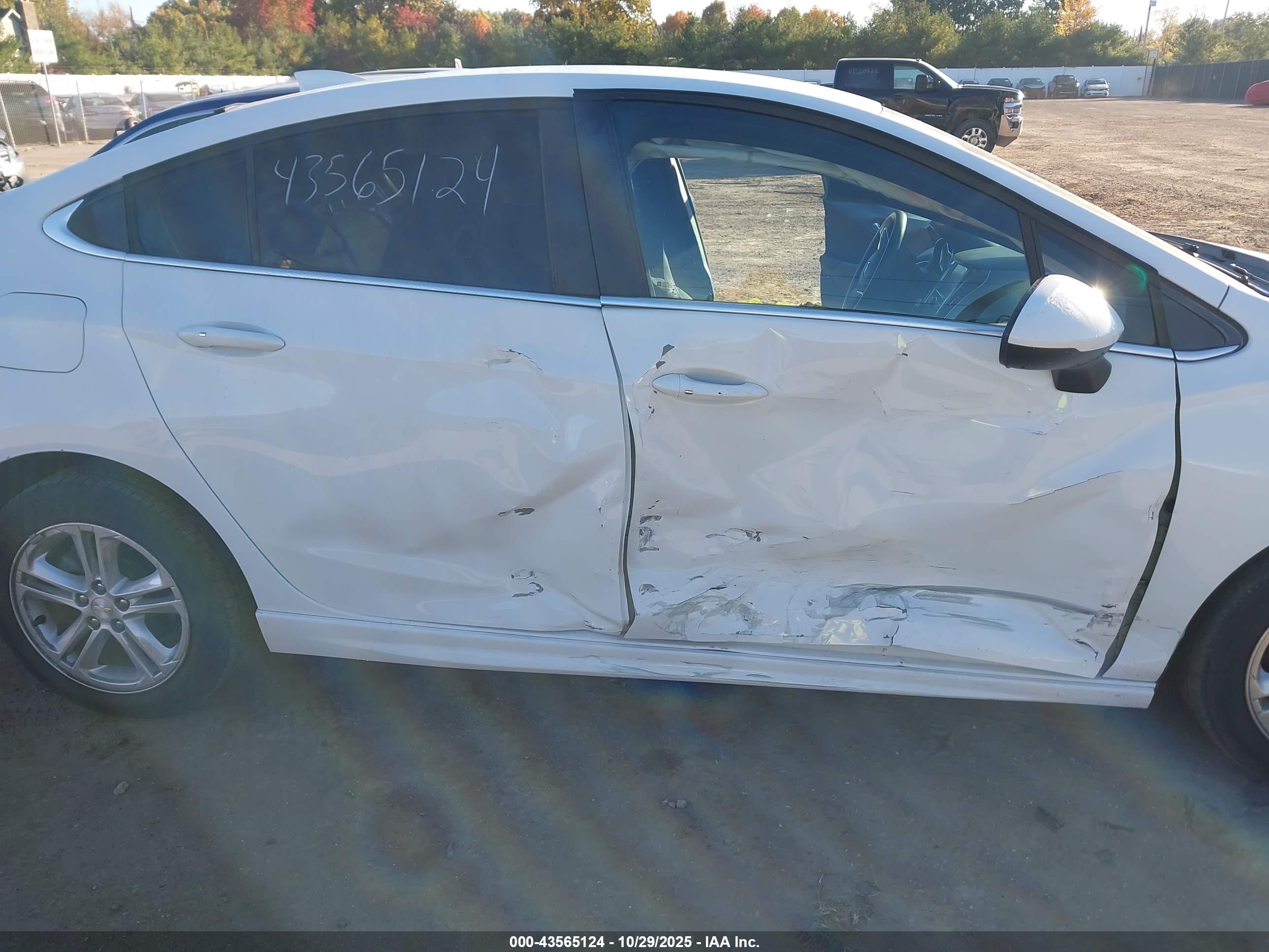 CHEVROLET CRUZE image 6