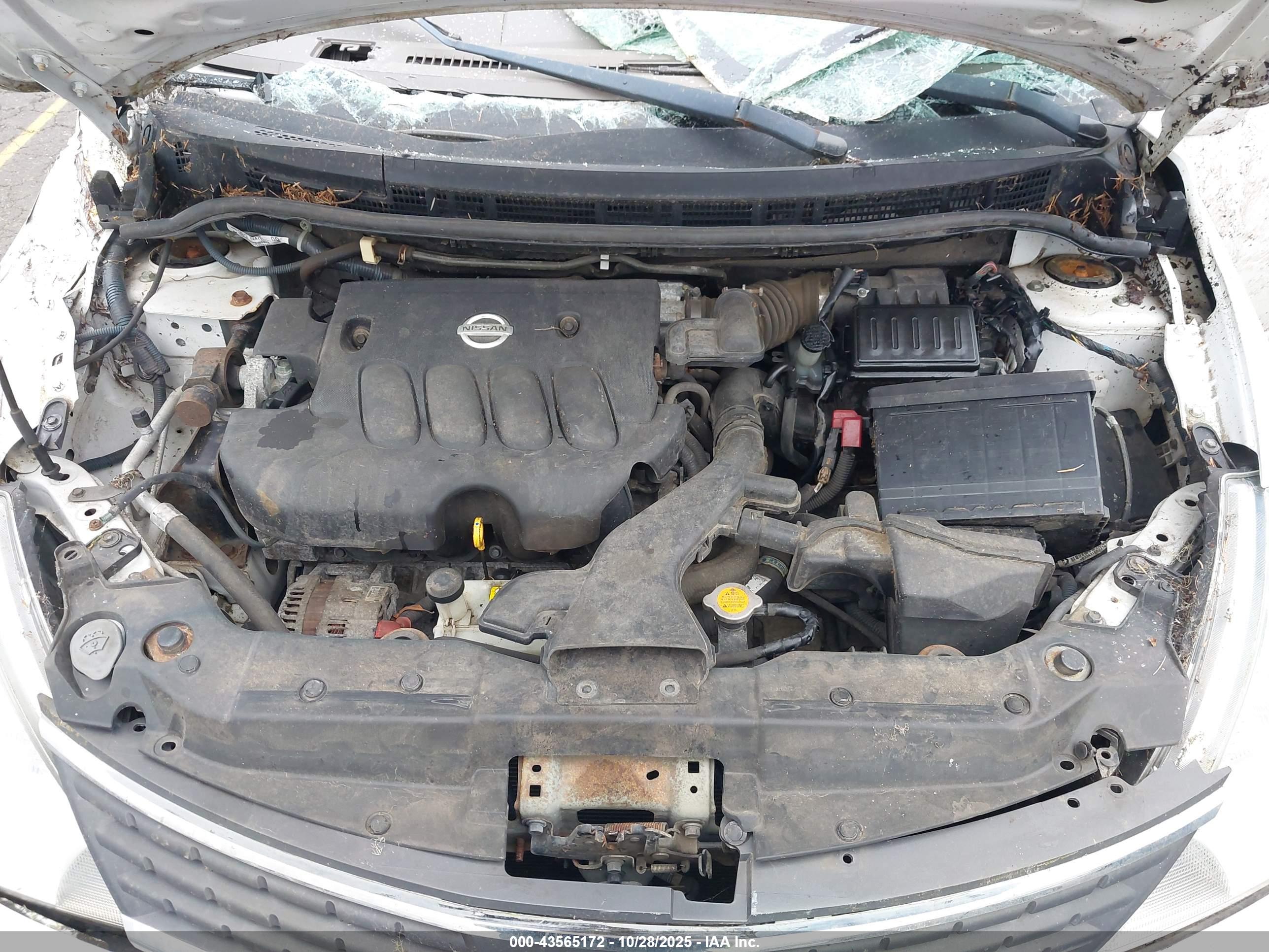 NISSAN VERSA image 10