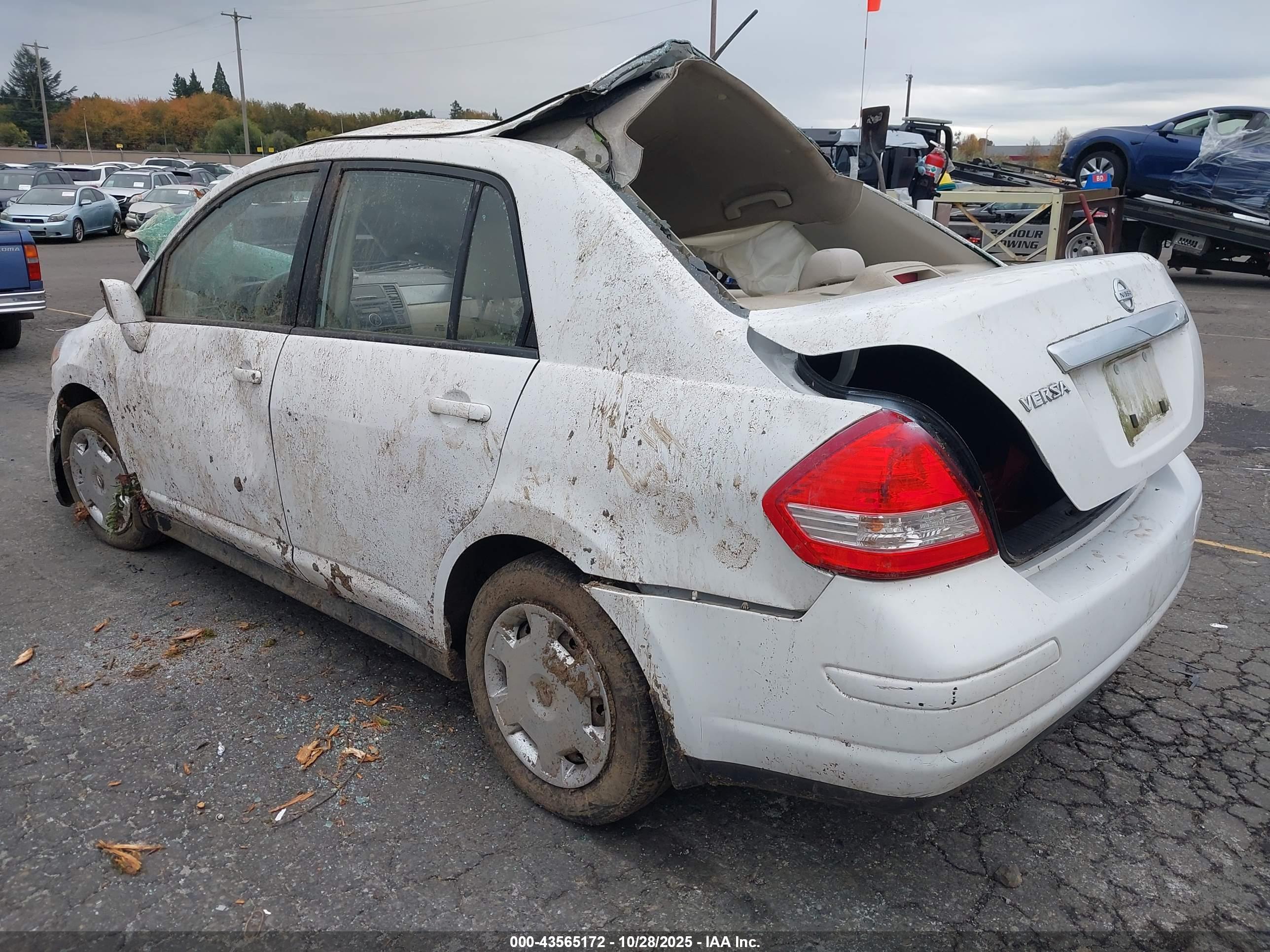 NISSAN VERSA image 3