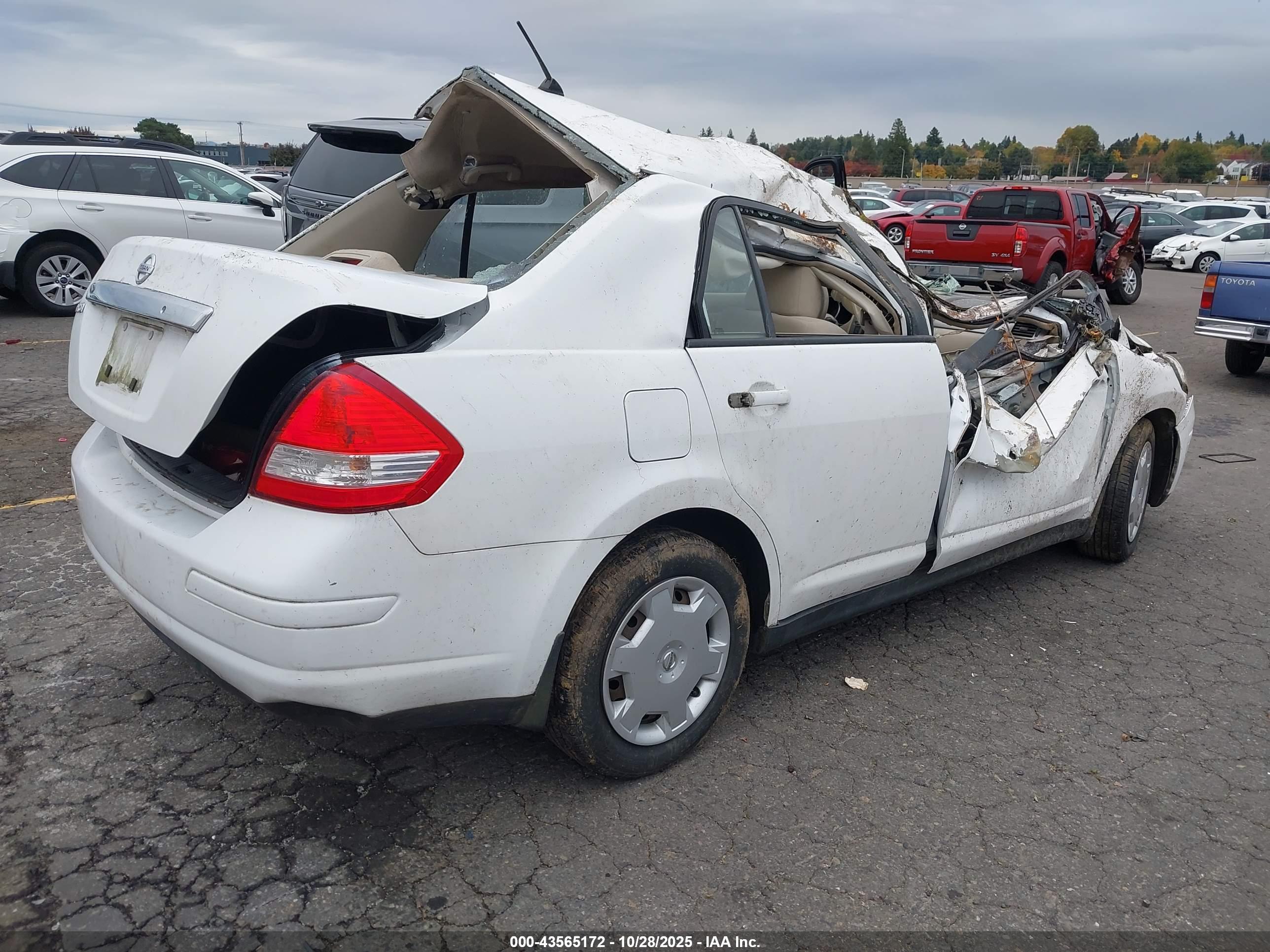 NISSAN VERSA image 4