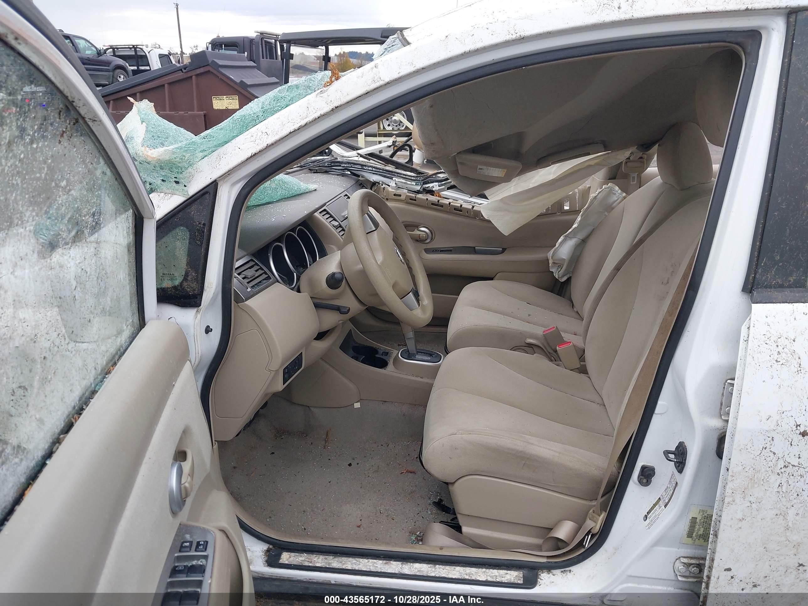 NISSAN VERSA image 5