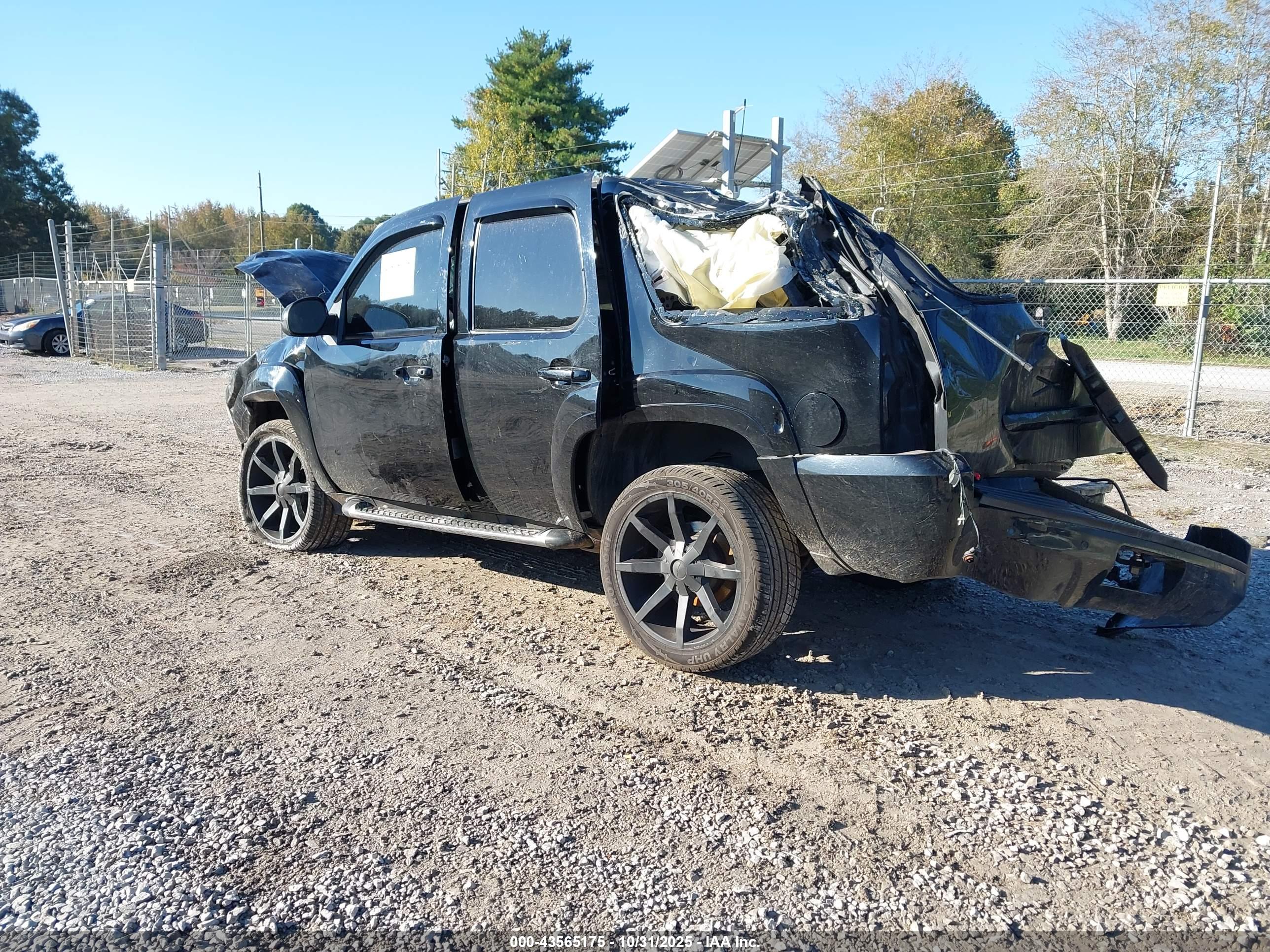 CHEVROLET TAHOE image 3