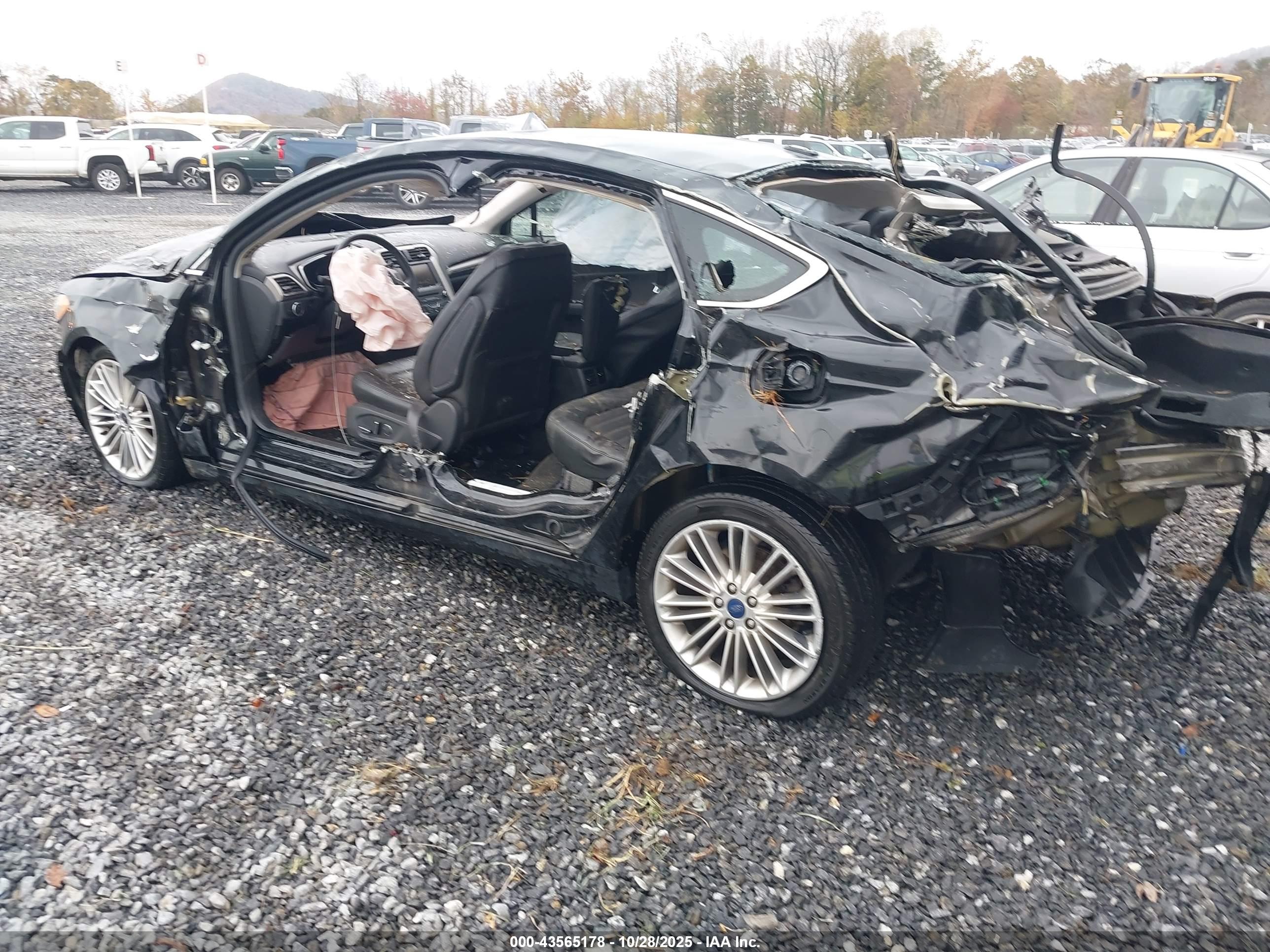 FORD FUSION image 3