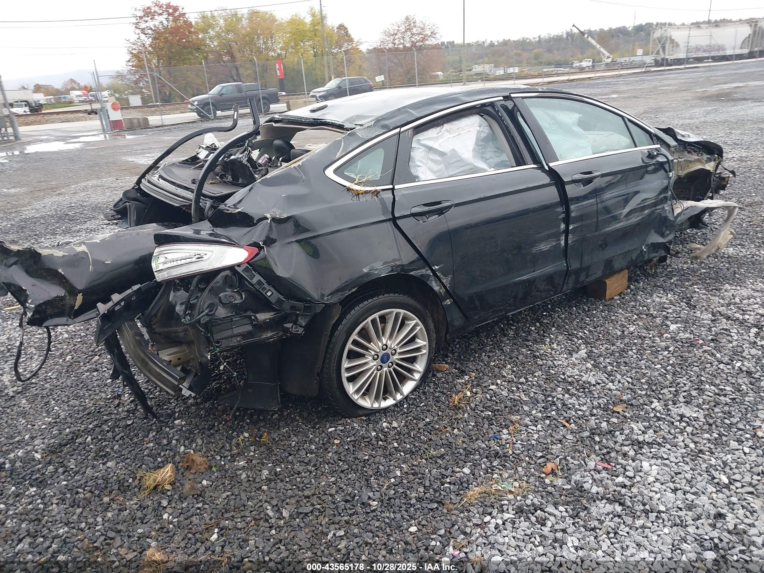FORD FUSION image 4