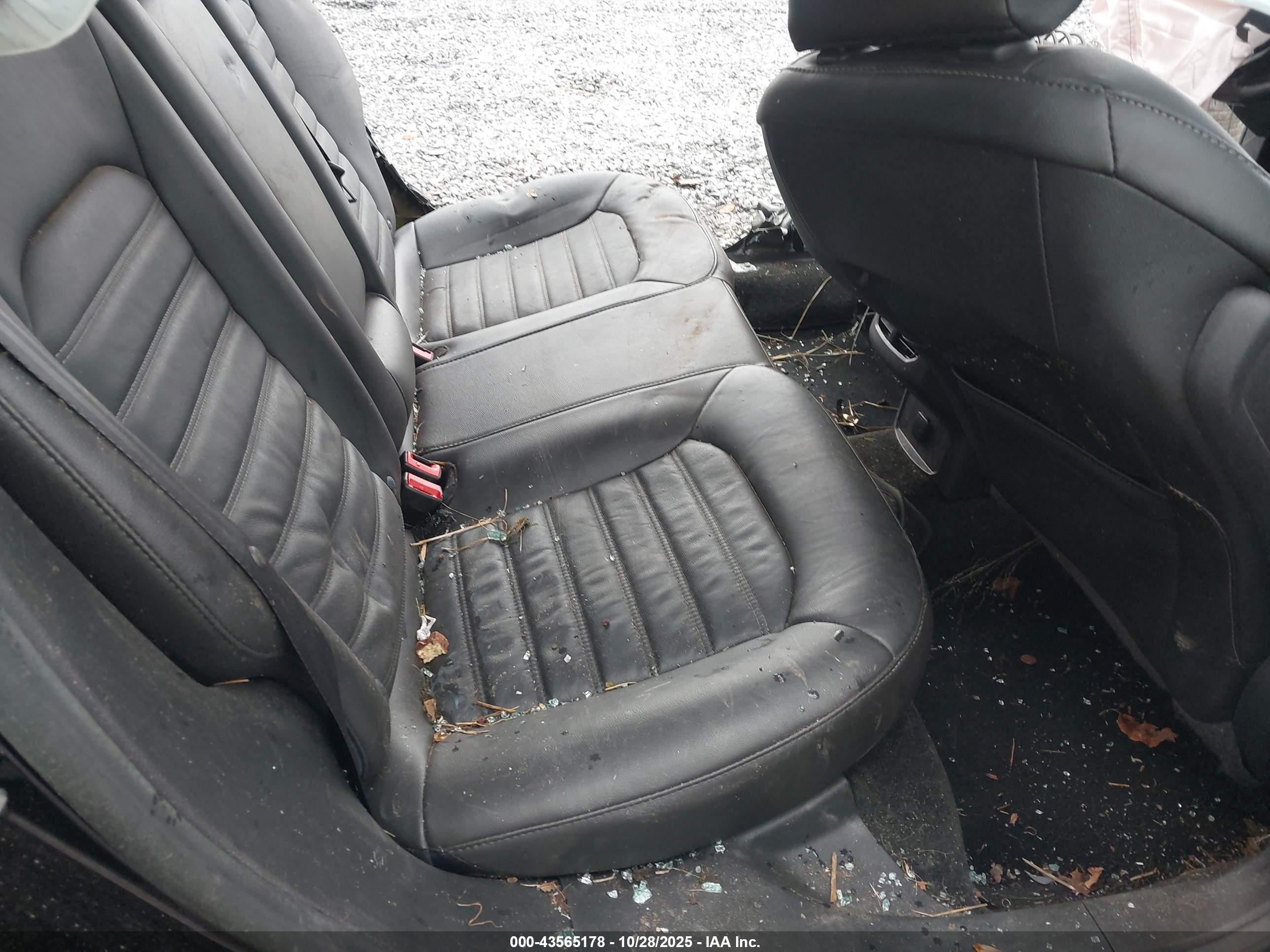 FORD FUSION image 8