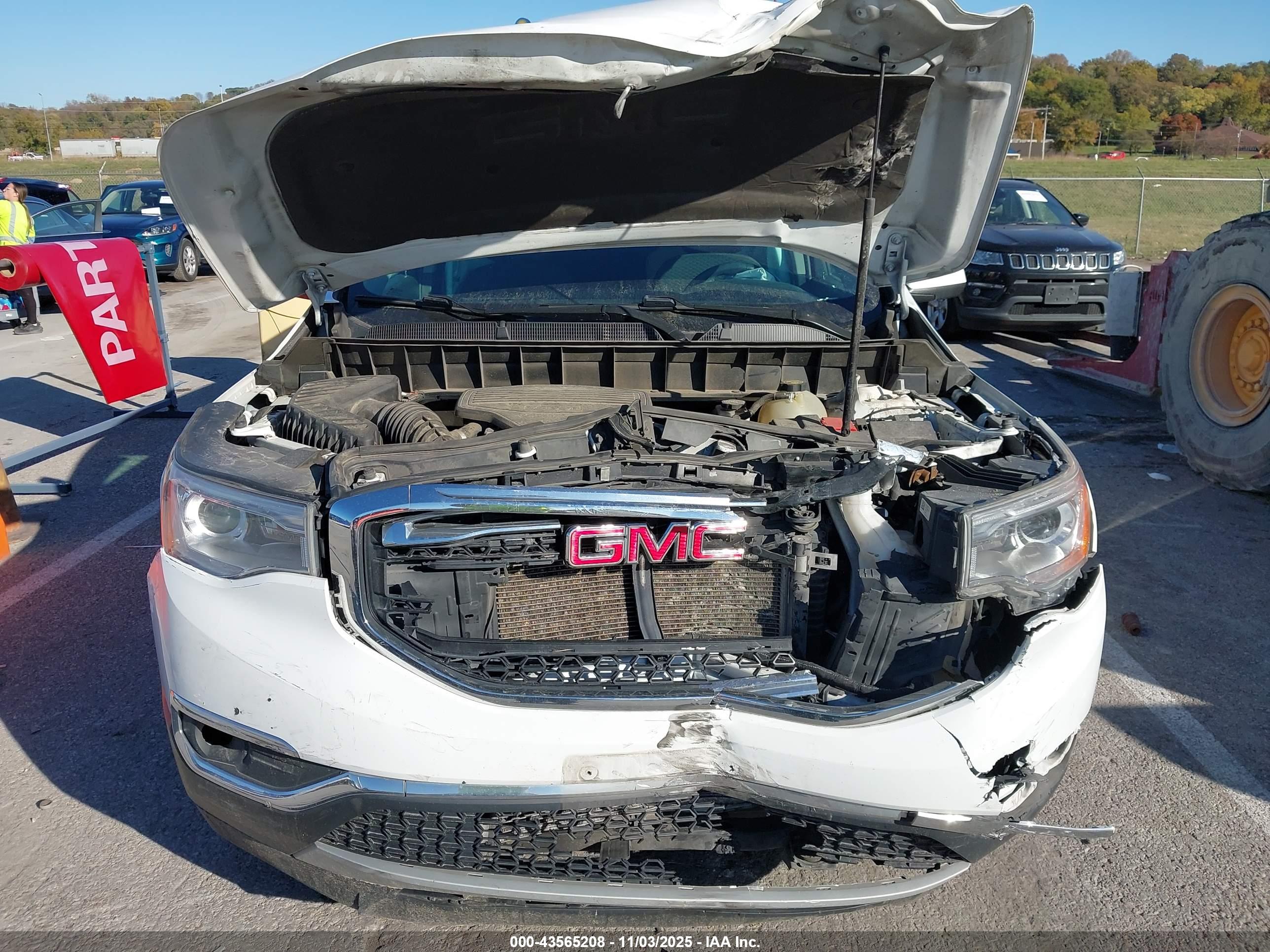 GMC ACADIA image 10