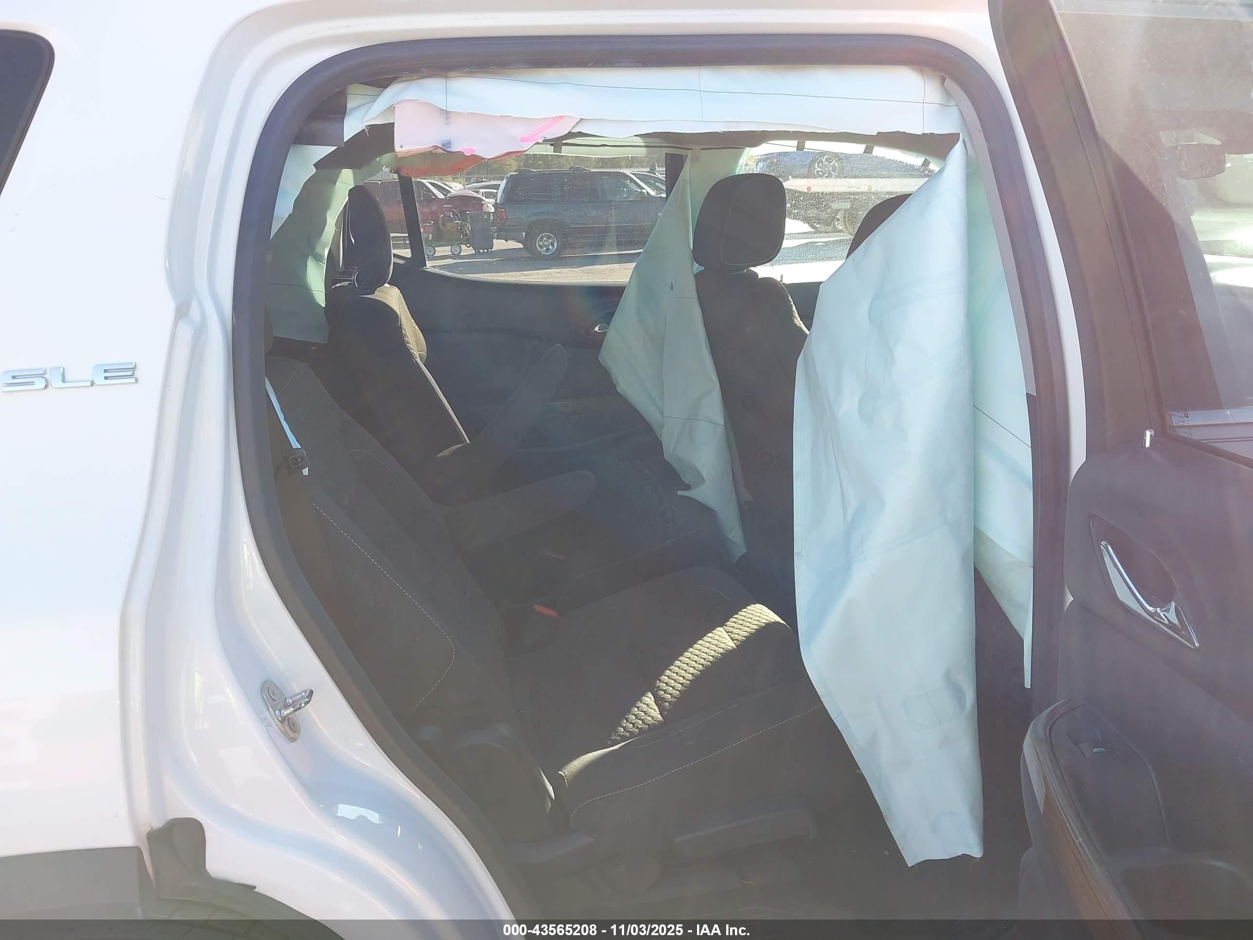 GMC ACADIA image 8