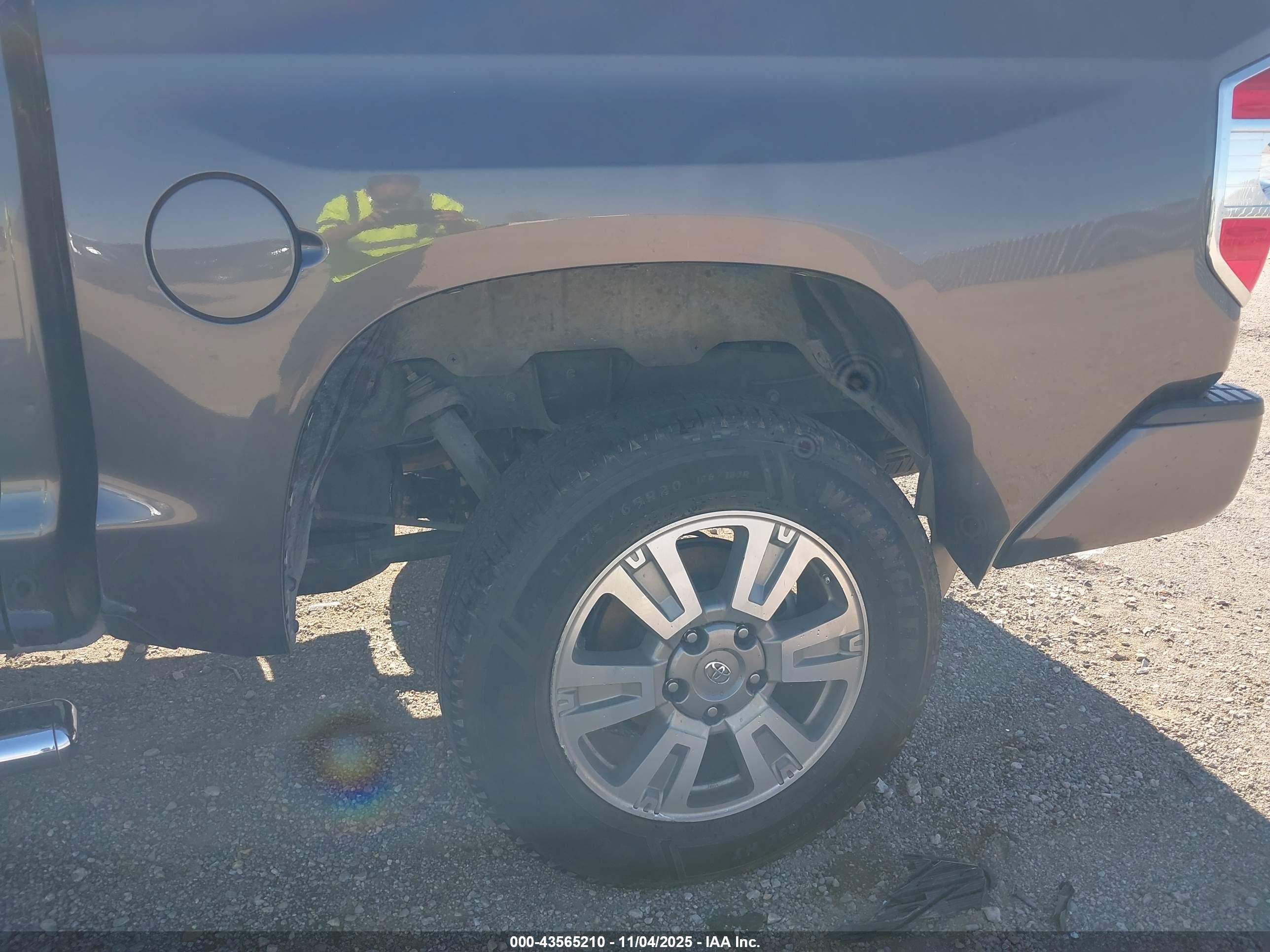 TOYOTA TUNDRA image 6