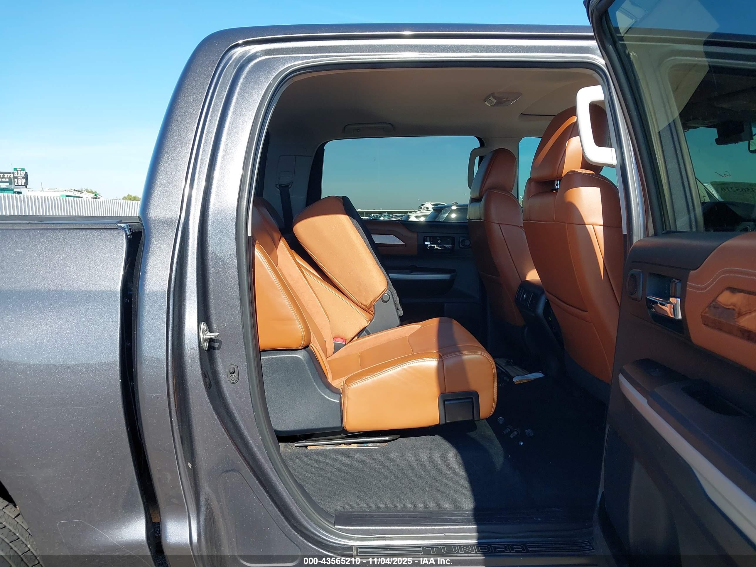 TOYOTA TUNDRA image 8