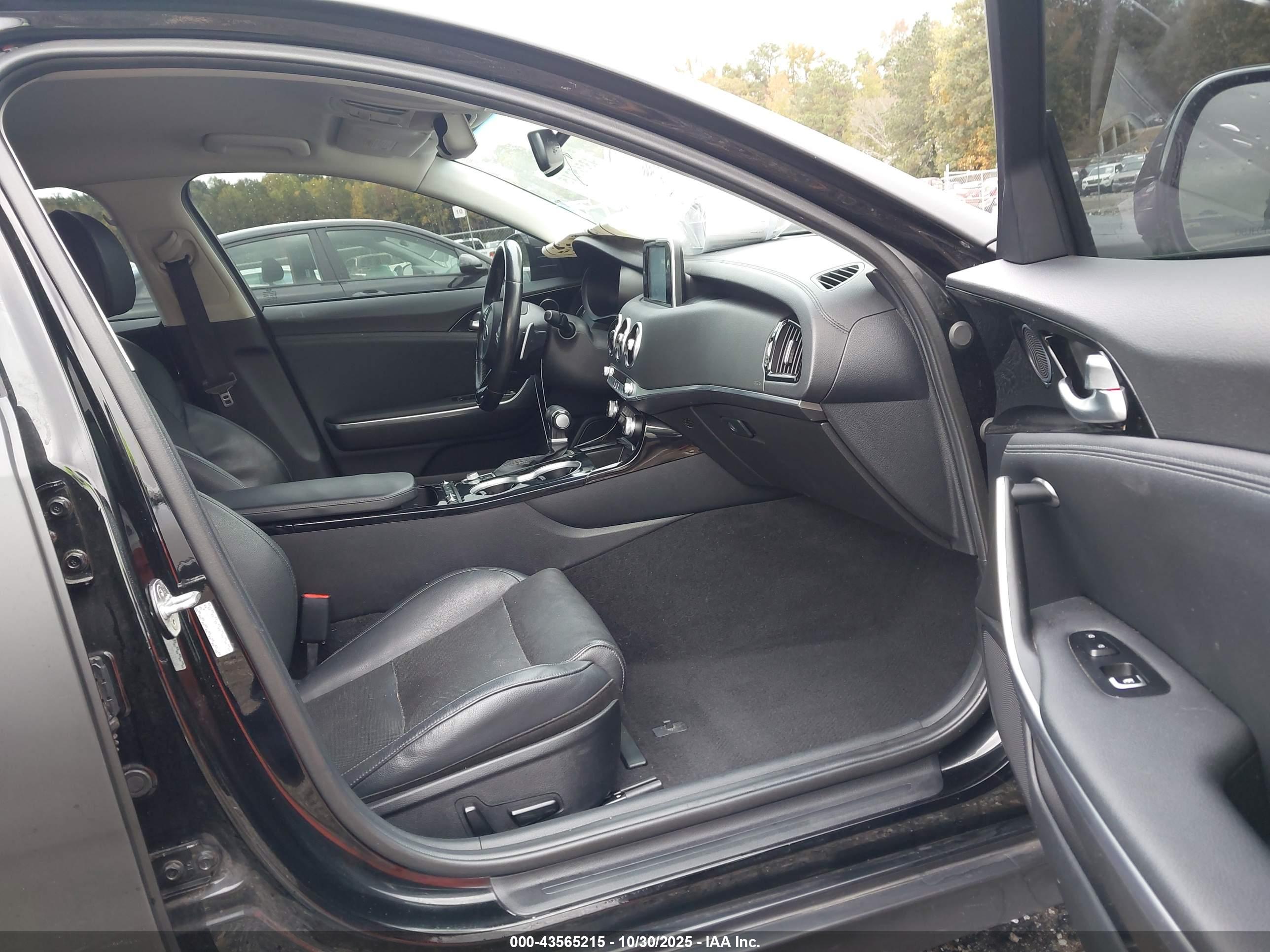 KIA STINGER image 5