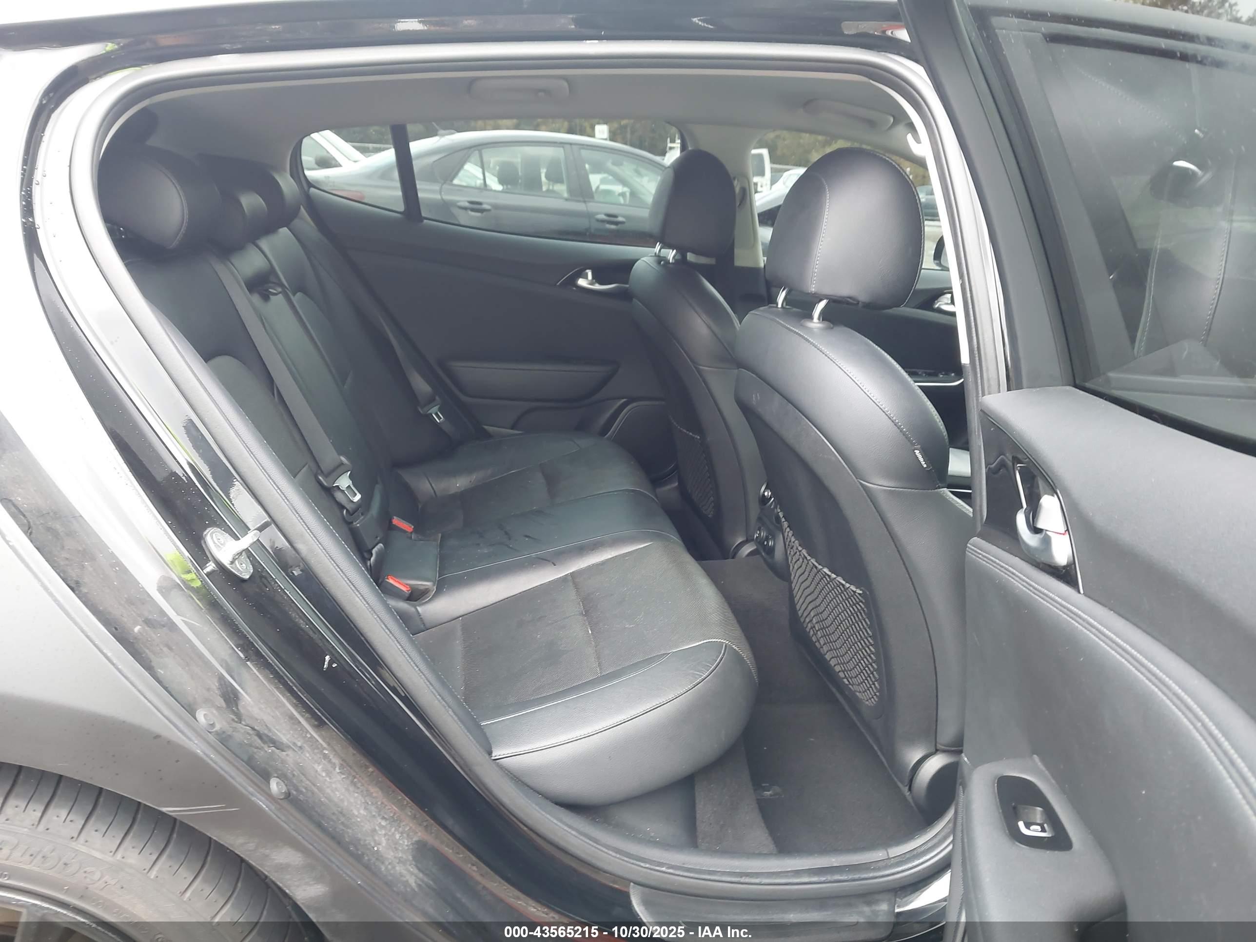 KIA STINGER image 8